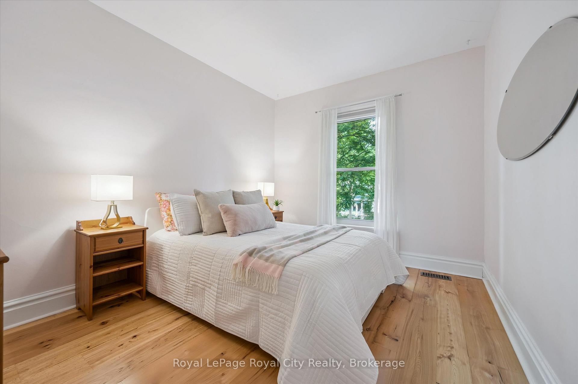 Photo 25 of 146 Cork Street W, Guelph, Downtown — HOMEH