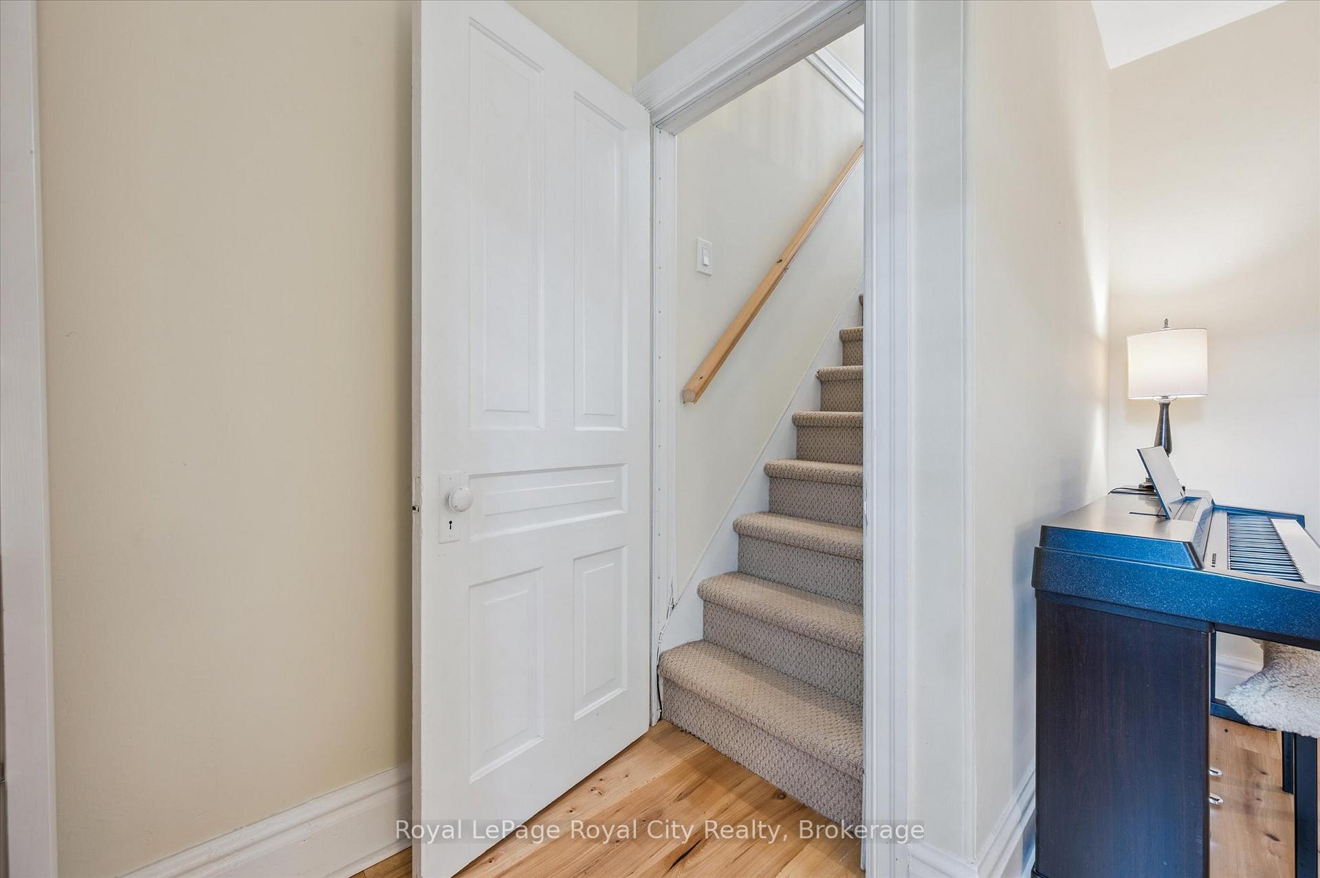 Photo 29 of 146 Cork Street W, Guelph, Downtown — HOMEH