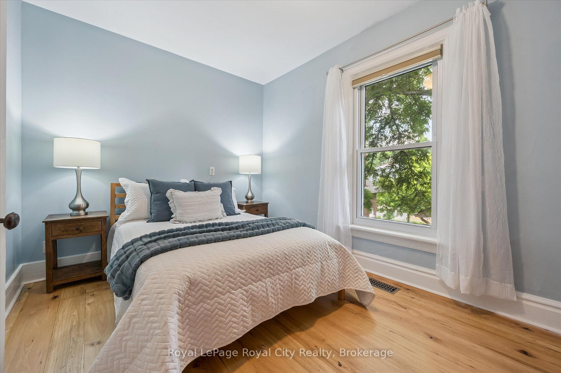 Photo 33 of 146 Cork Street W, Guelph, Downtown — HOMEH