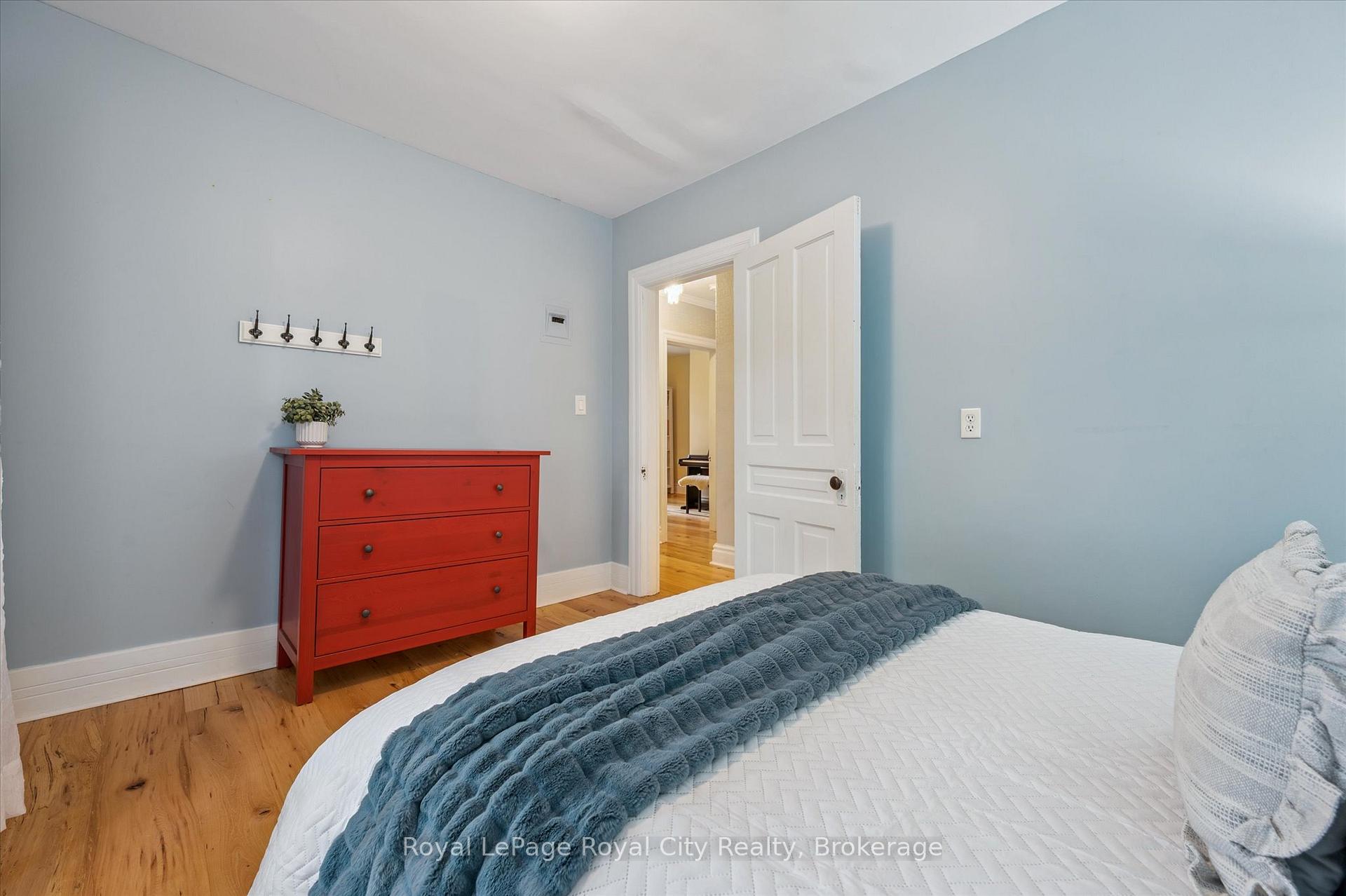 Photo 34 of 146 Cork Street W, Guelph, Downtown — HOMEH