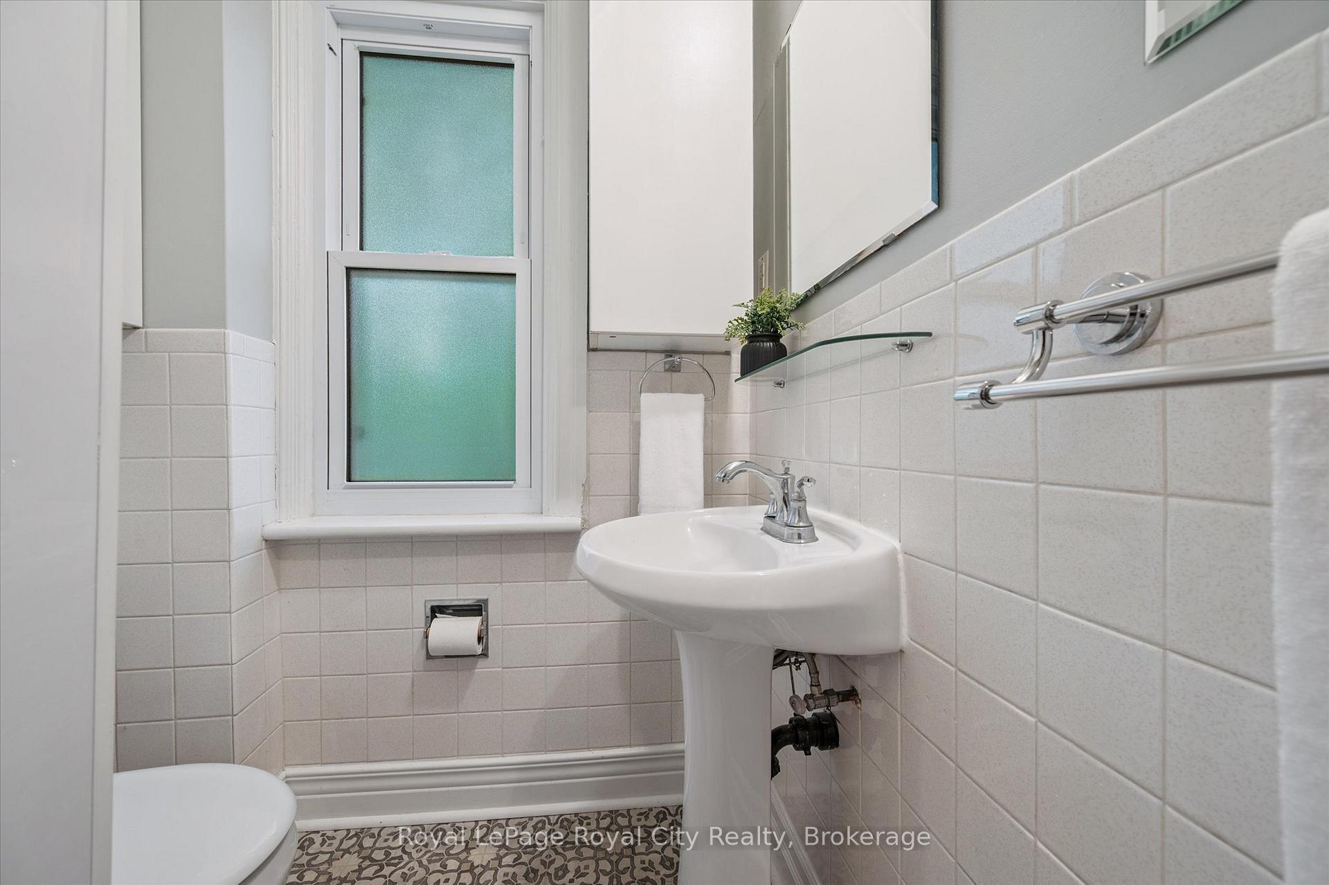 Photo 36 of 146 Cork Street W, Guelph, Downtown — HOMEH