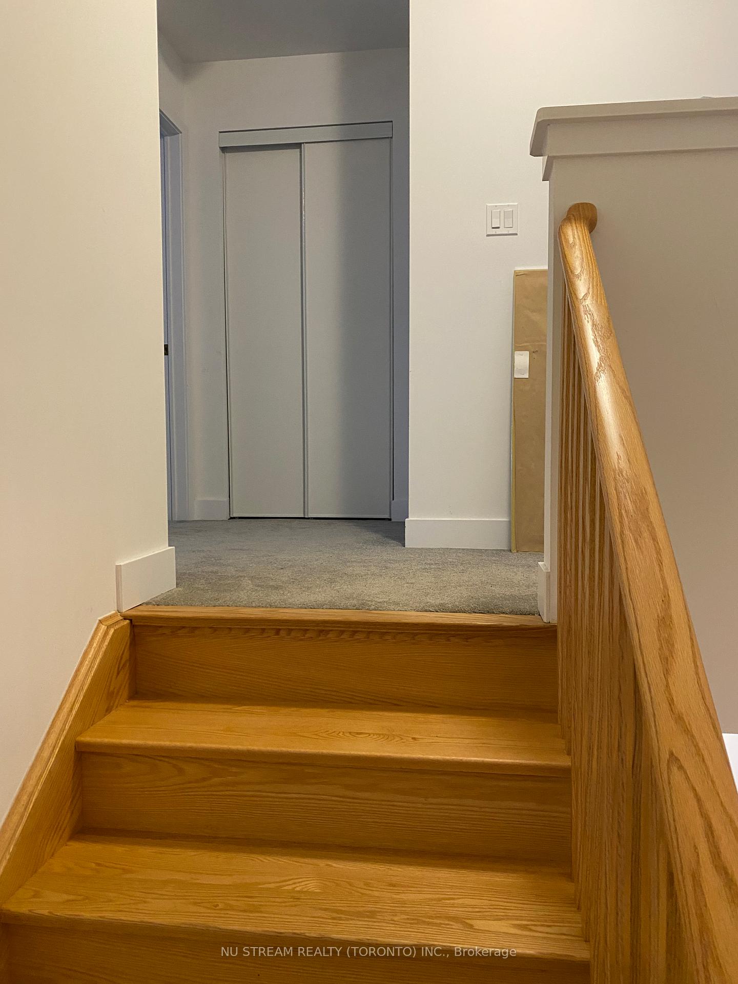 Photo 8 of 210 Prince William Way, Barrie, Rural Barrie Southeast — HOMEH