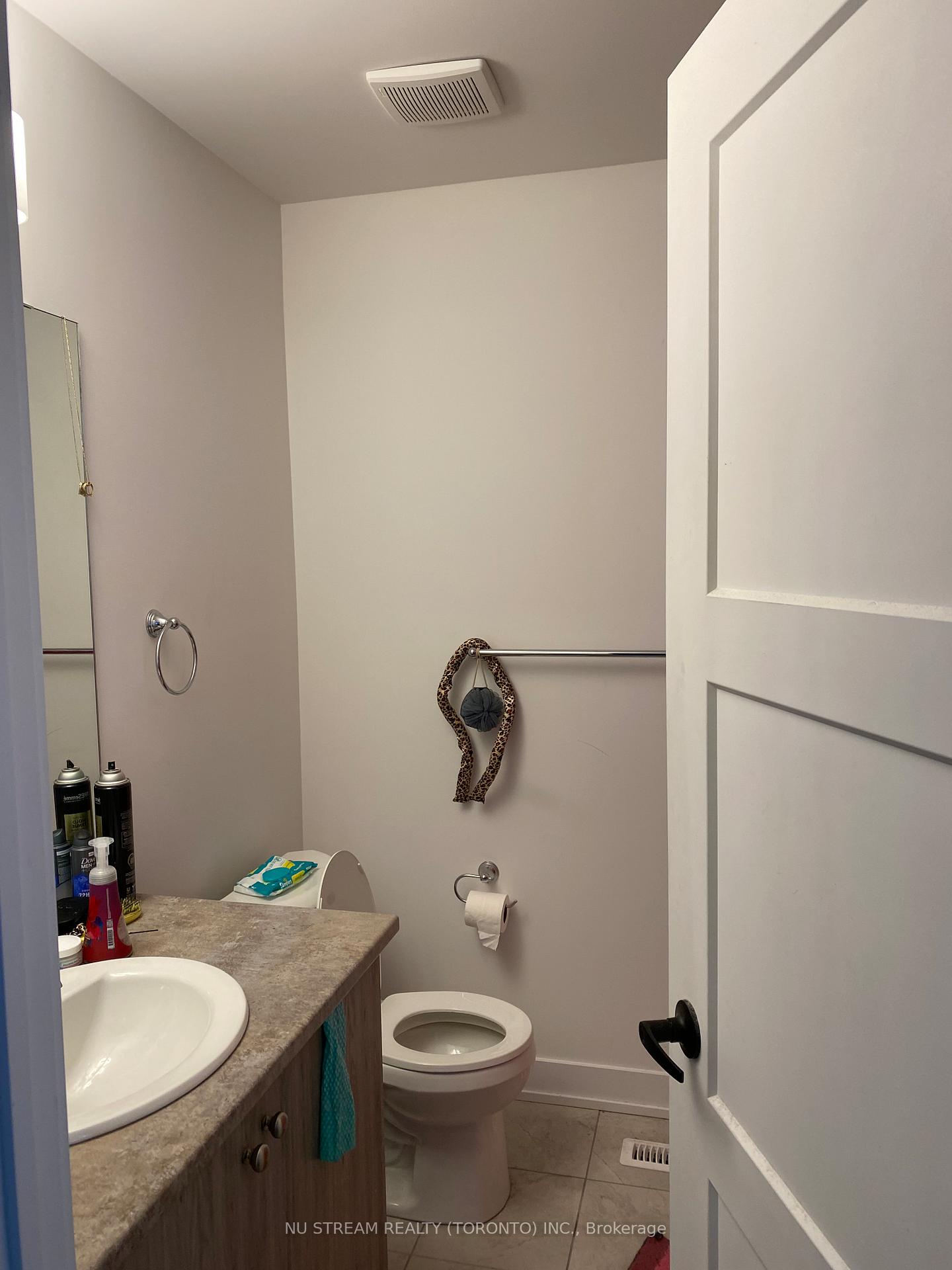 Photo 13 of 210 Prince William Way, Barrie, Rural Barrie Southeast — HOMEH