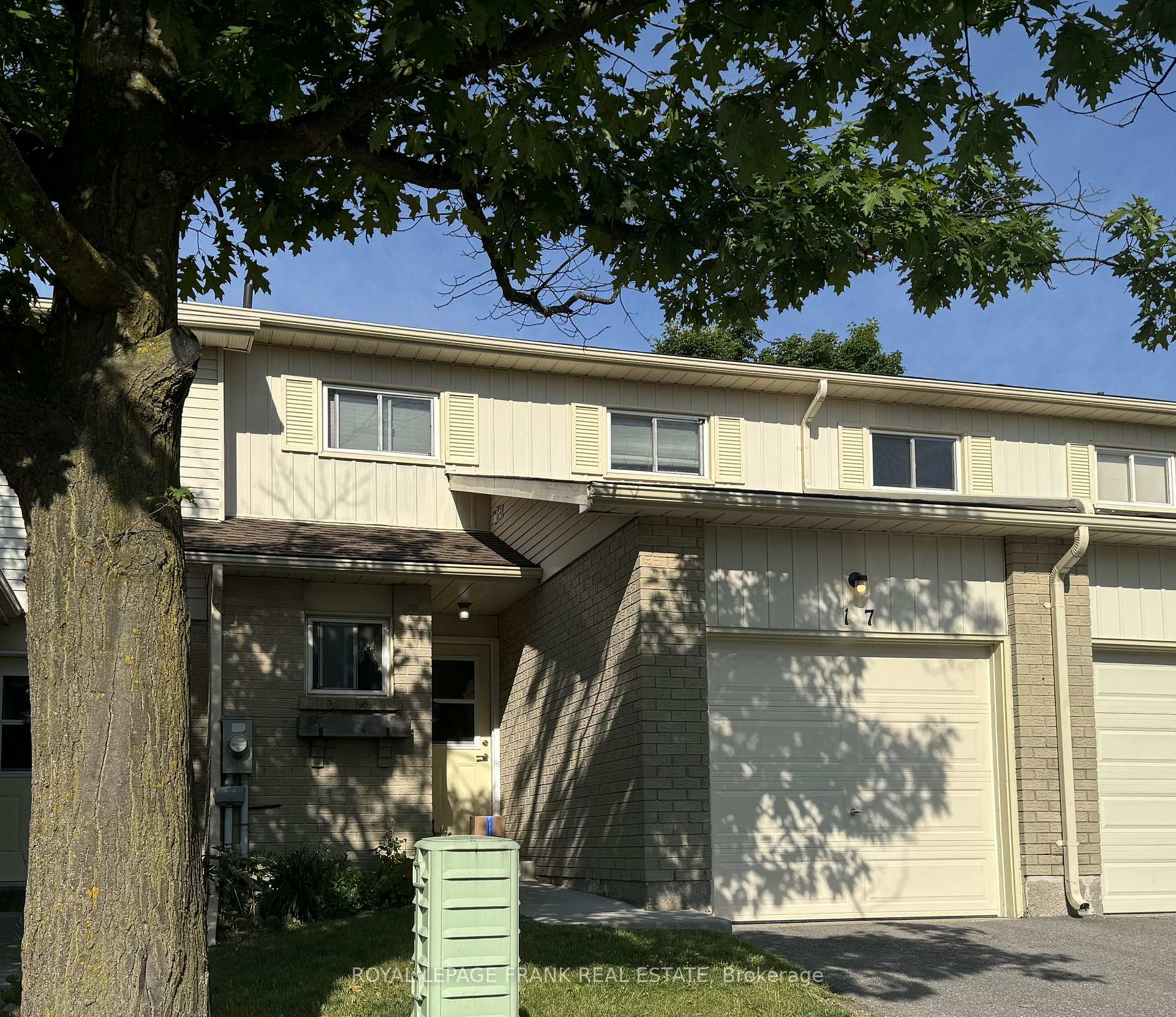 Photo 1 of Unit 17, 700 Harmony Road N, Oshawa, Pinecrest — HOMEH