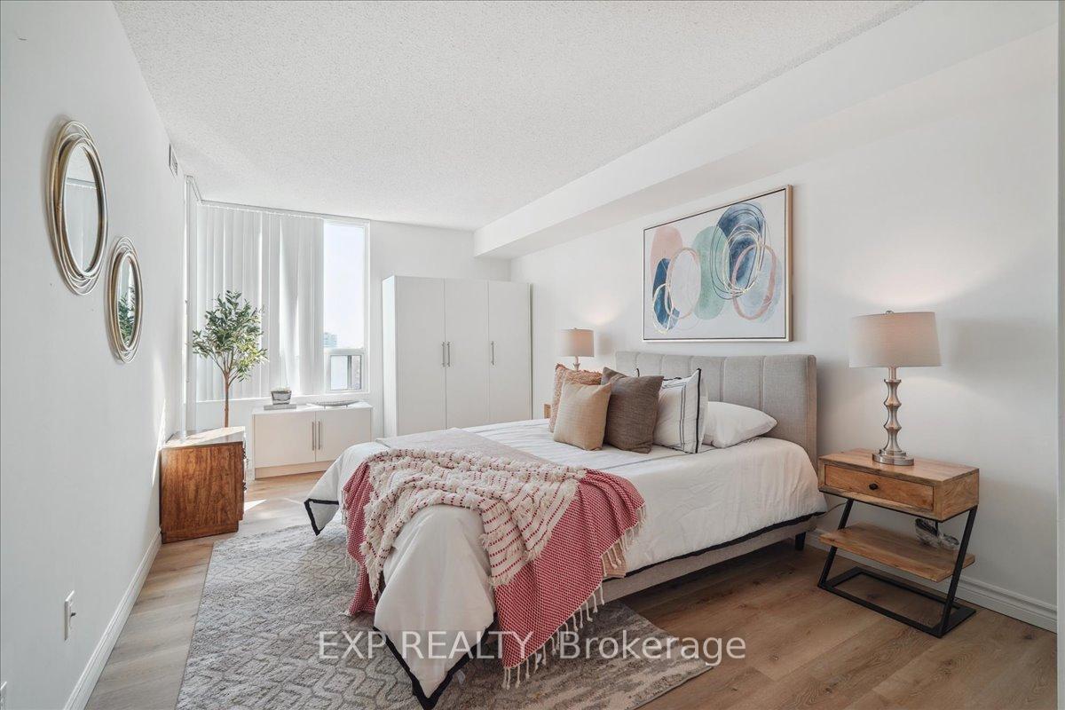Photo 3 of Unit 1012, 8 Covington Road, Toronto, Englemount-Lawrence — HOMEH