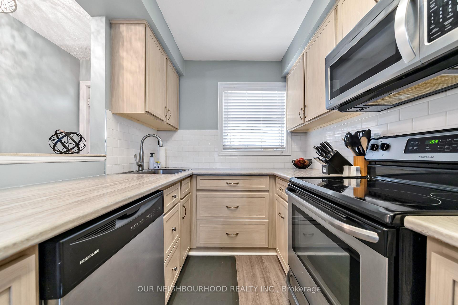 Photo 14 of Unit B10, 1653 Nash Road E, Clarington, Courtice — HOMEH