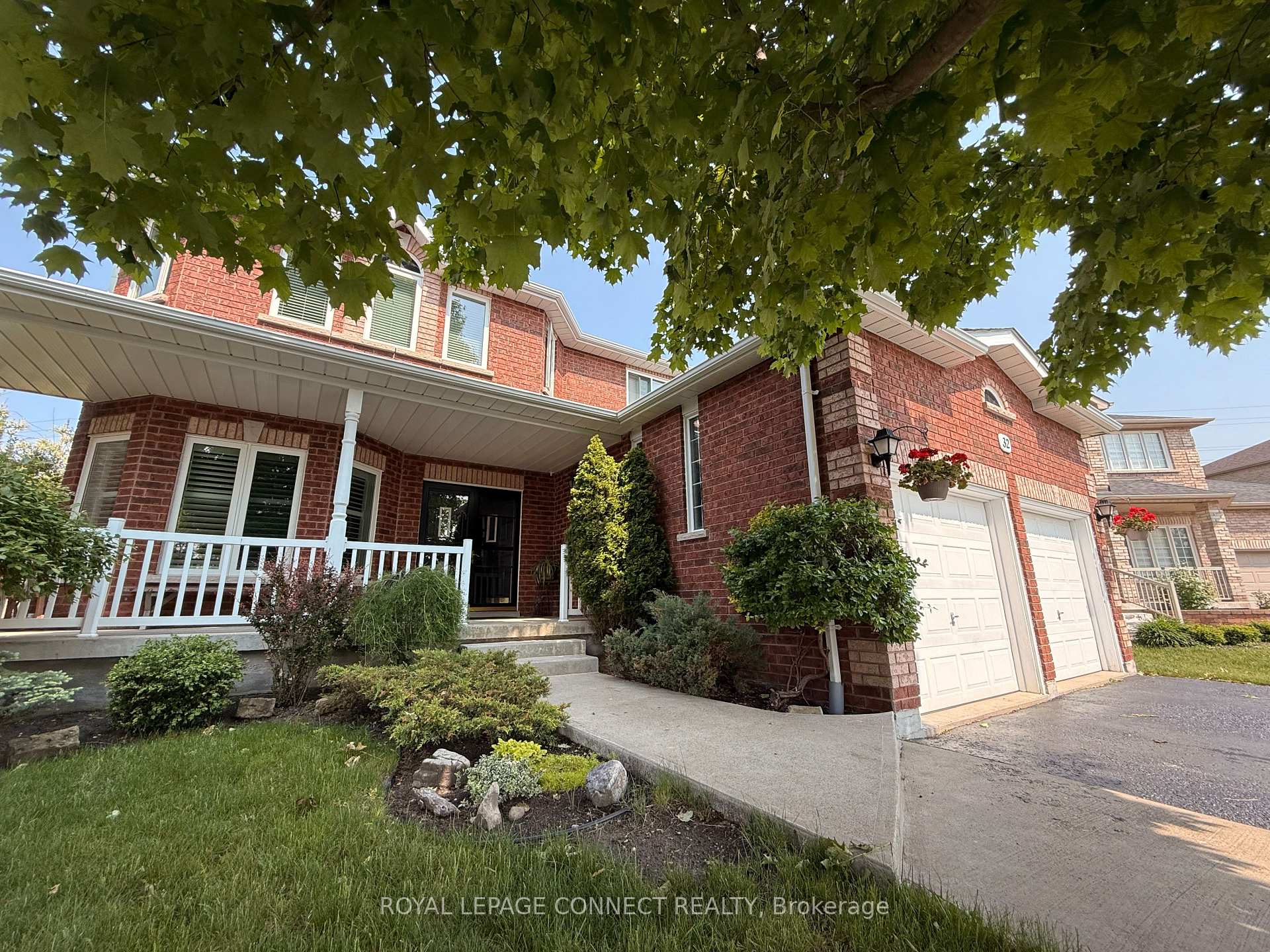 Photo 3 of 32 Prince George Crescent, Barrie, Innis-Shore — HOMEH