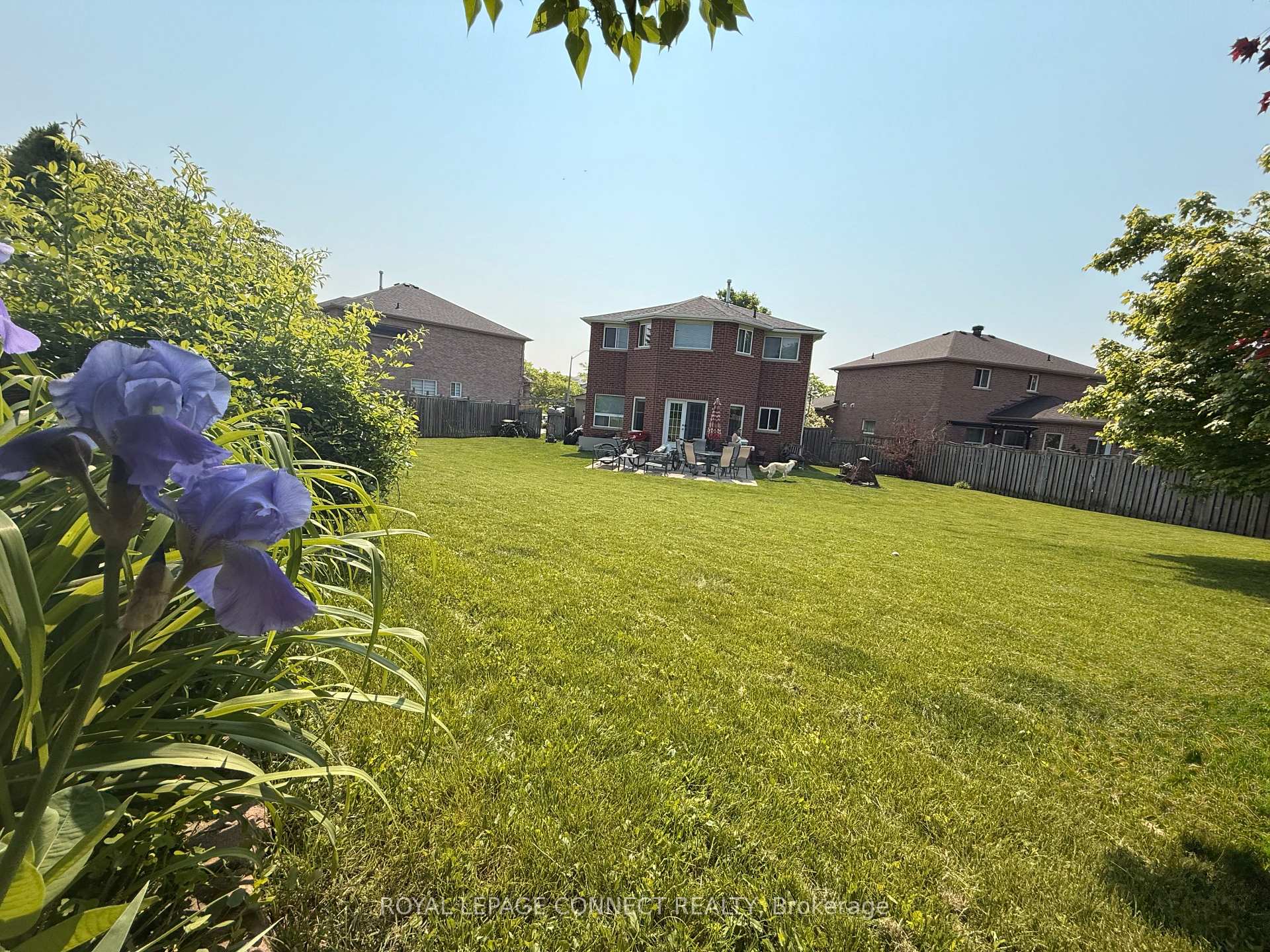 Photo 4 of 32 Prince George Crescent, Barrie, Innis-Shore — HOMEH