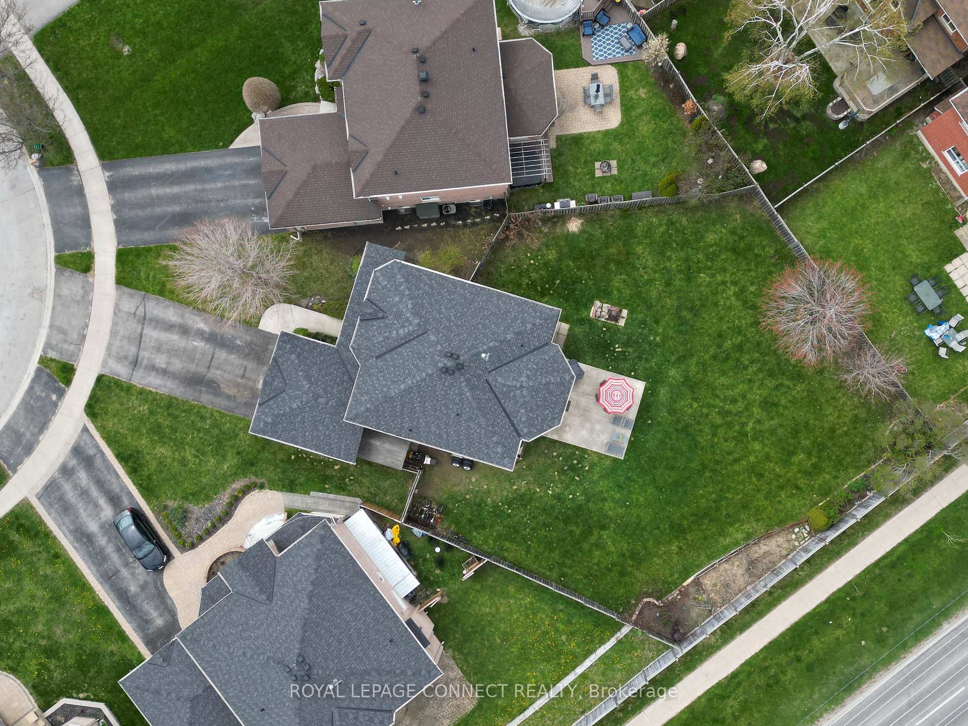 Photo 6 of 32 Prince George Crescent, Barrie, Innis-Shore — HOMEH