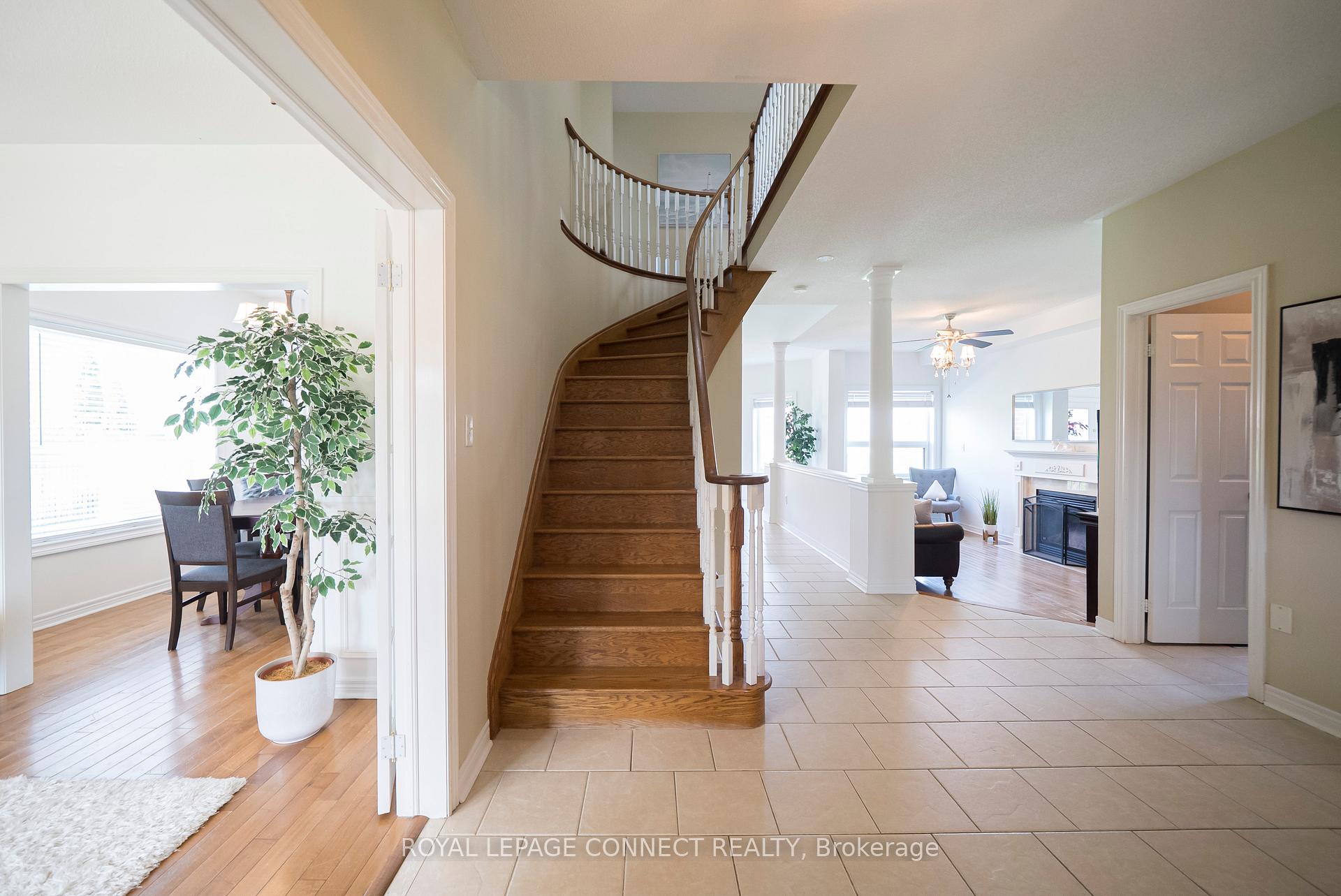 Photo 8 of 32 Prince George Crescent, Barrie, Innis-Shore — HOMEH