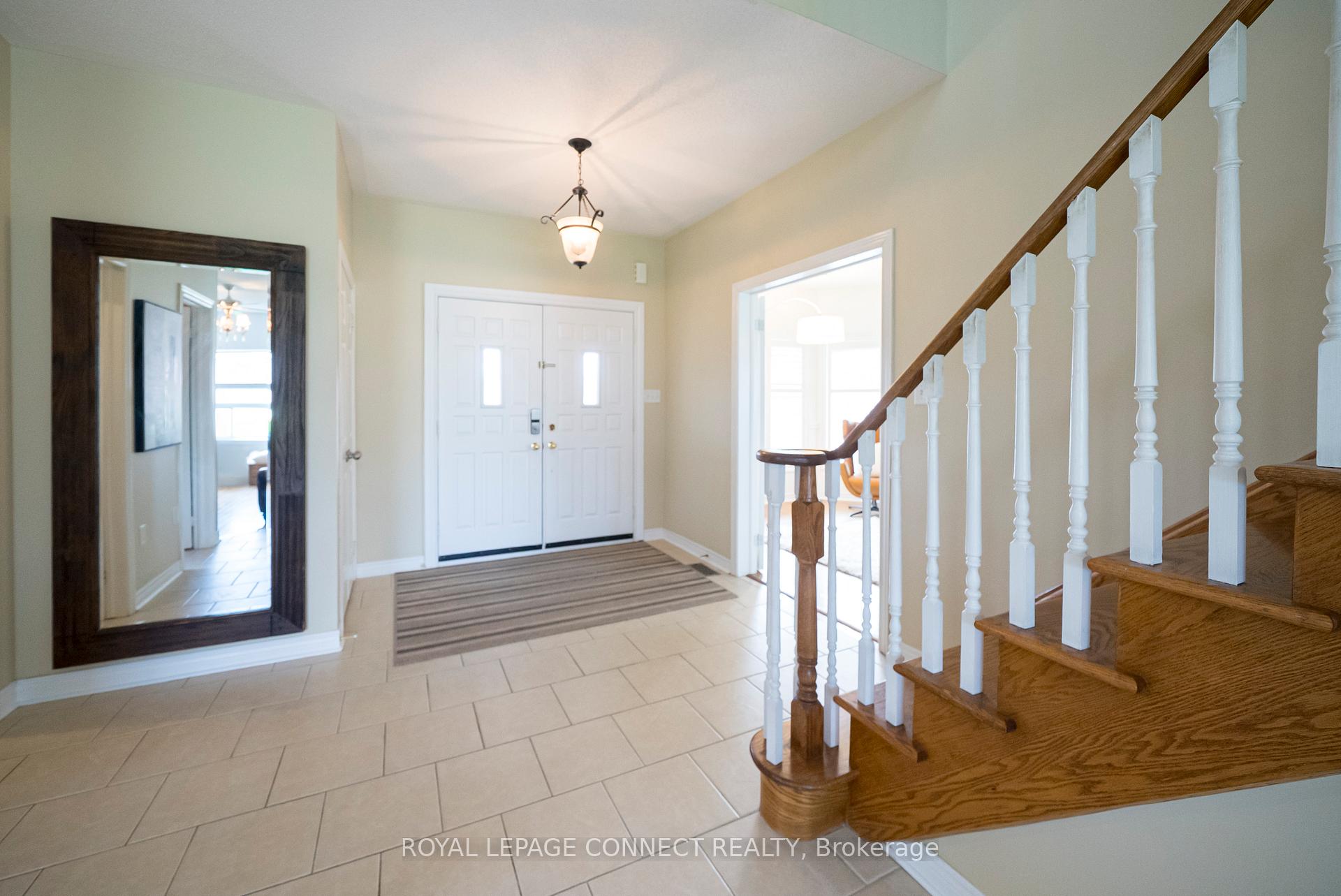 Photo 9 of 32 Prince George Crescent, Barrie, Innis-Shore — HOMEH