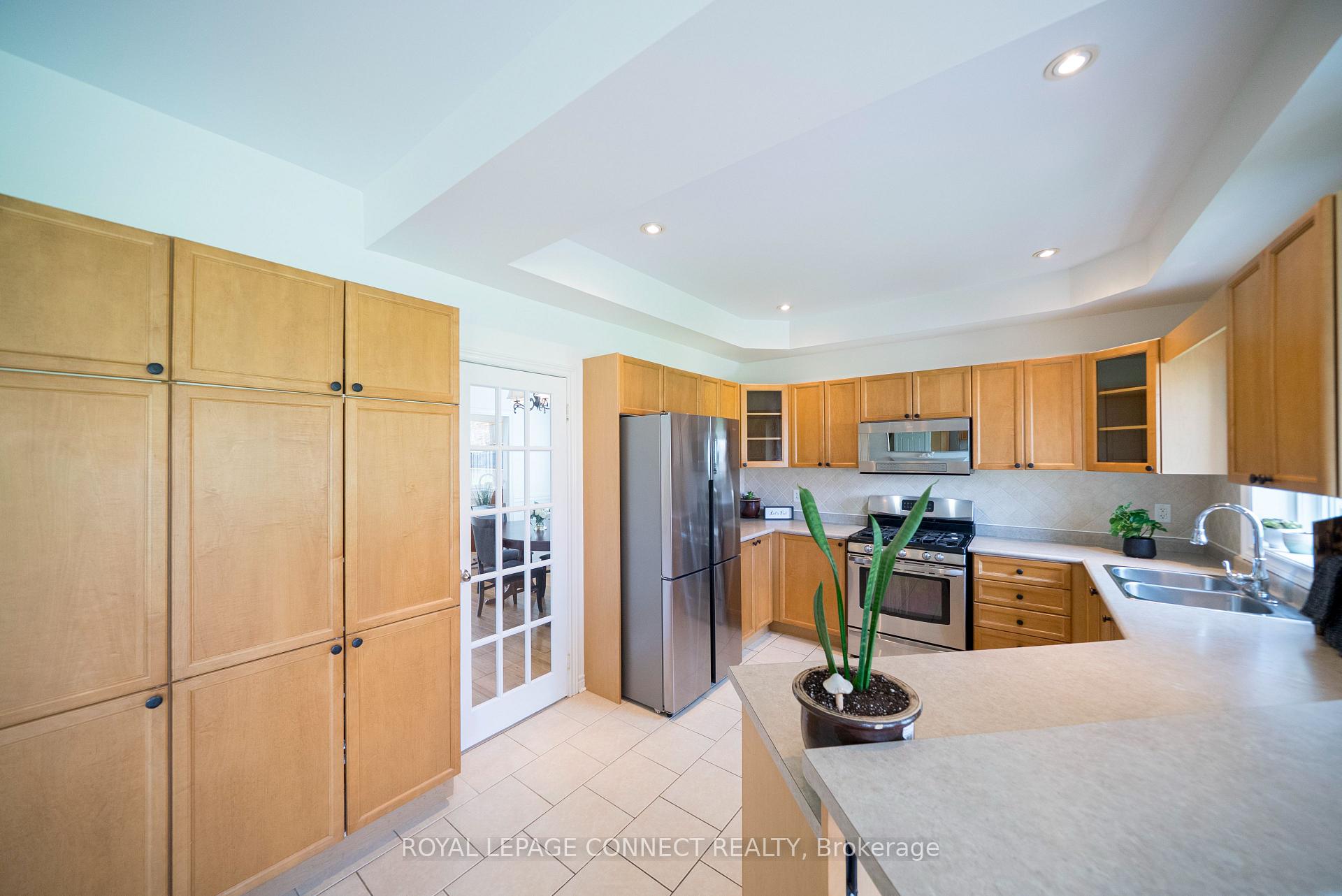 Photo 17 of 32 Prince George Crescent, Barrie, Innis-Shore — HOMEH