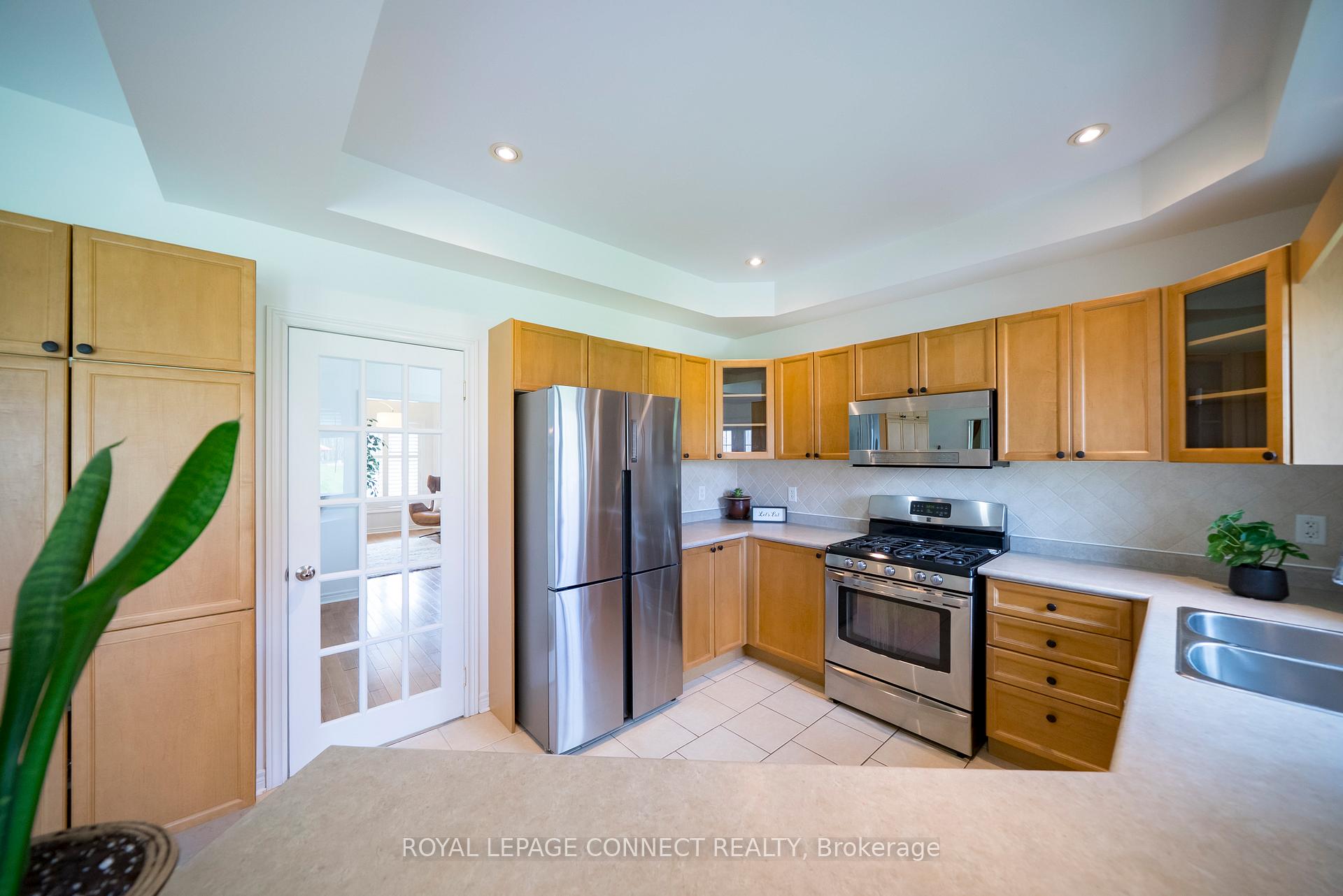 Photo 18 of 32 Prince George Crescent, Barrie, Innis-Shore — HOMEH