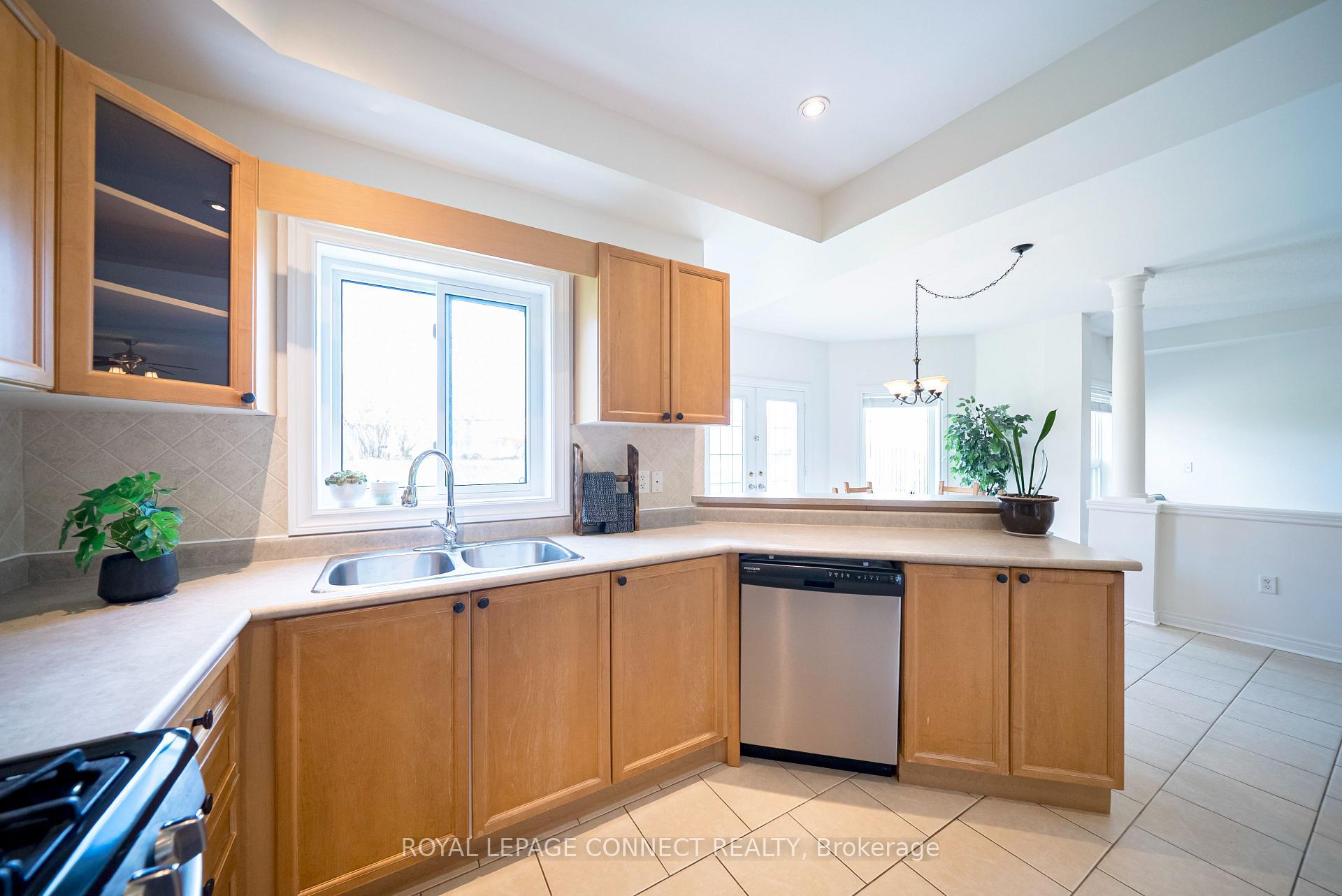 Photo 19 of 32 Prince George Crescent, Barrie, Innis-Shore — HOMEH