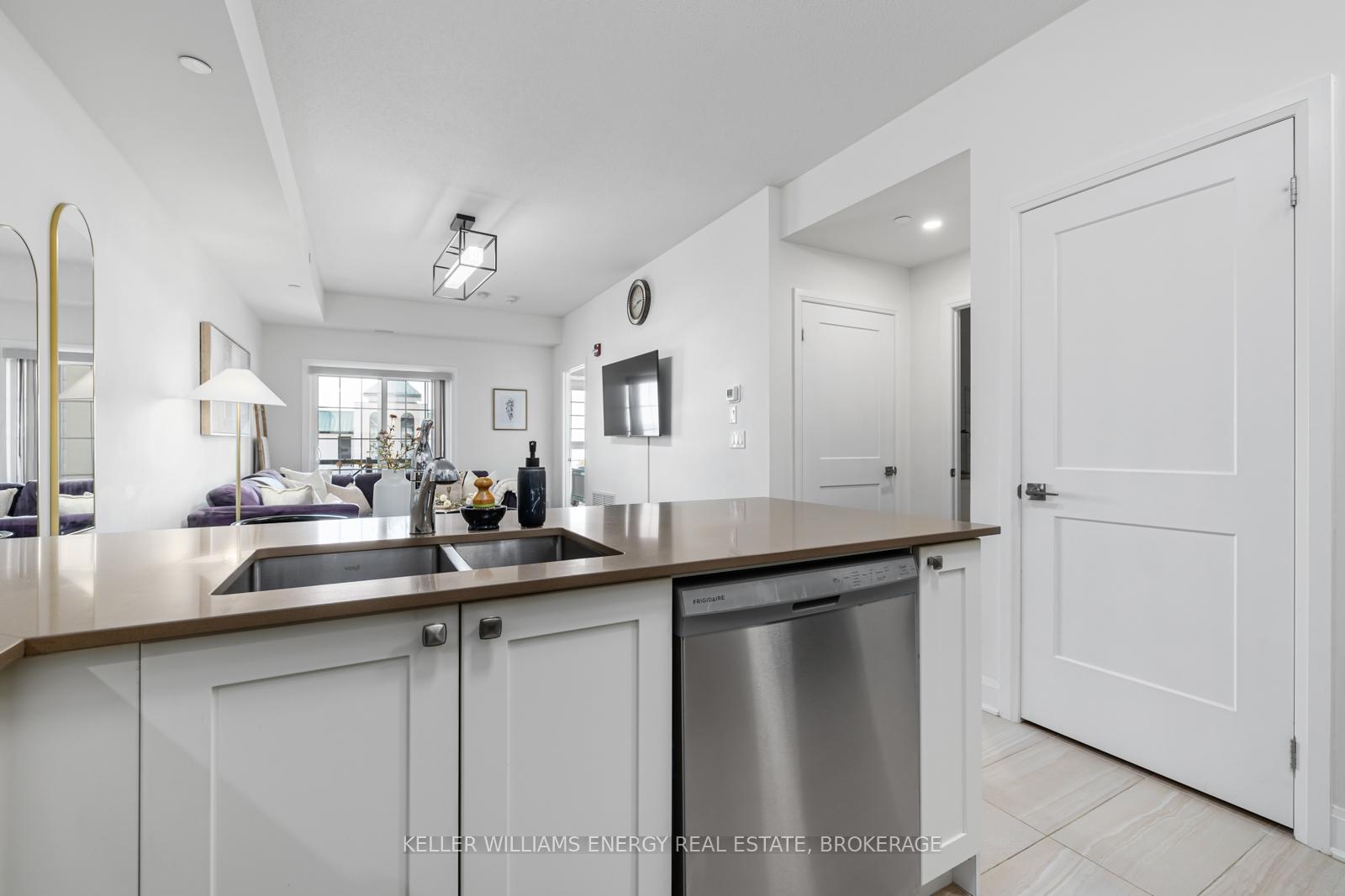 Photo 12 of Unit 314, 50 Lakebreeze Drive, Clarington, Newcastle — HOMEH