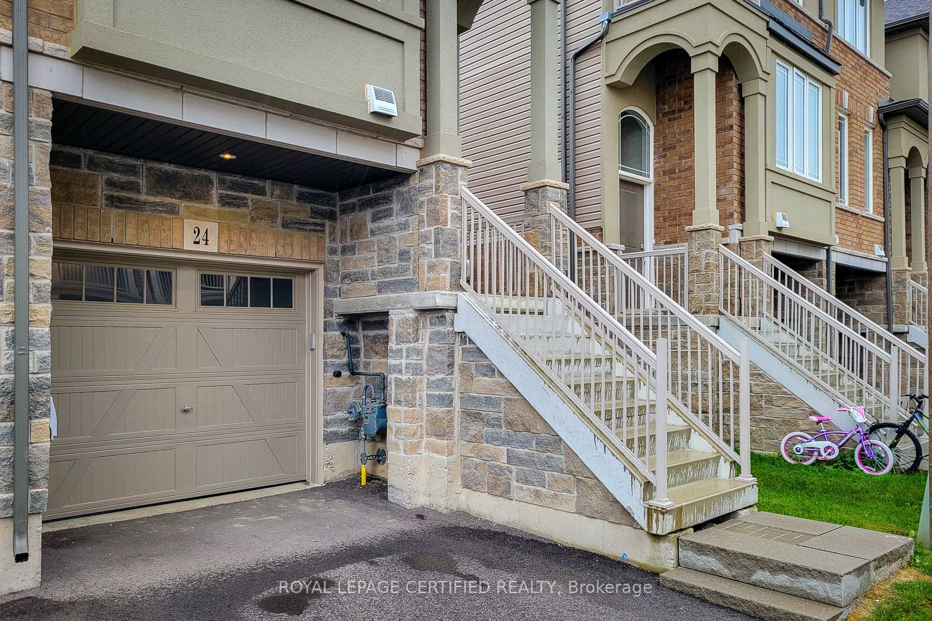 Photo 14 of 24 Aqua Lane N, Hamilton, Rural Ancaster — HOMEH