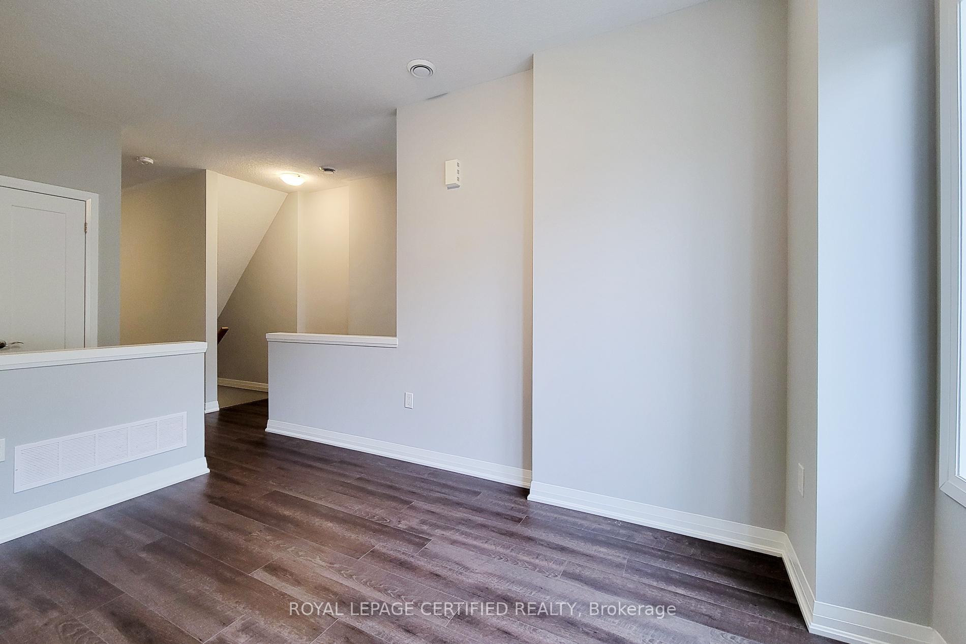 Photo 4 of 24 Aqua Lane N, Hamilton, Rural Ancaster — HOMEH