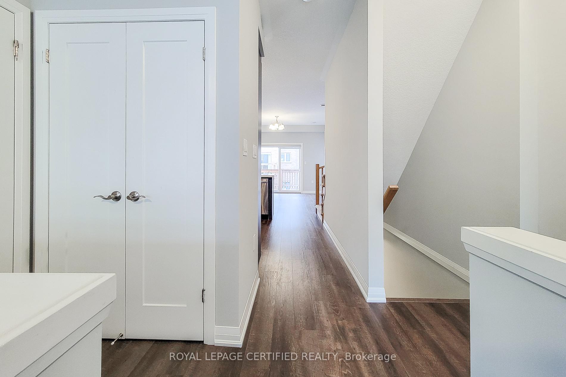 Photo 3 of 24 Aqua Lane N, Hamilton, Rural Ancaster — HOMEH