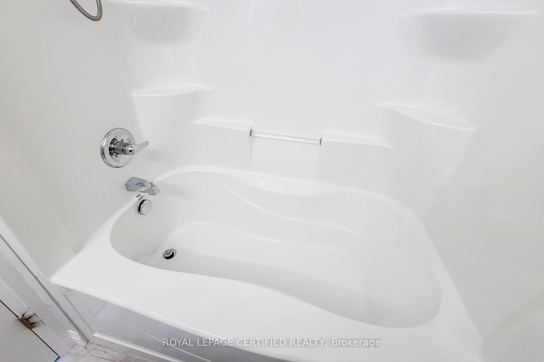 Photo 7 of 24 Aqua Lane N, Hamilton, Rural Ancaster — HOMEH