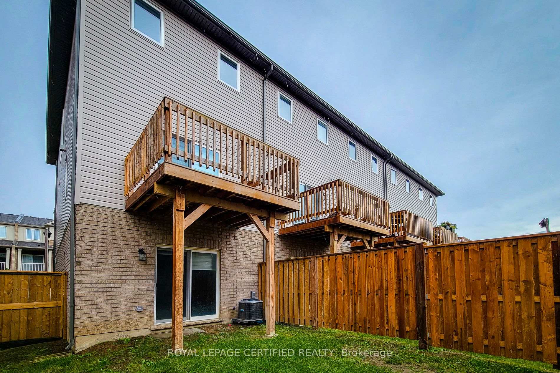 Photo 37 of 24 Aqua Lane N, Hamilton, Rural Ancaster — HOMEH