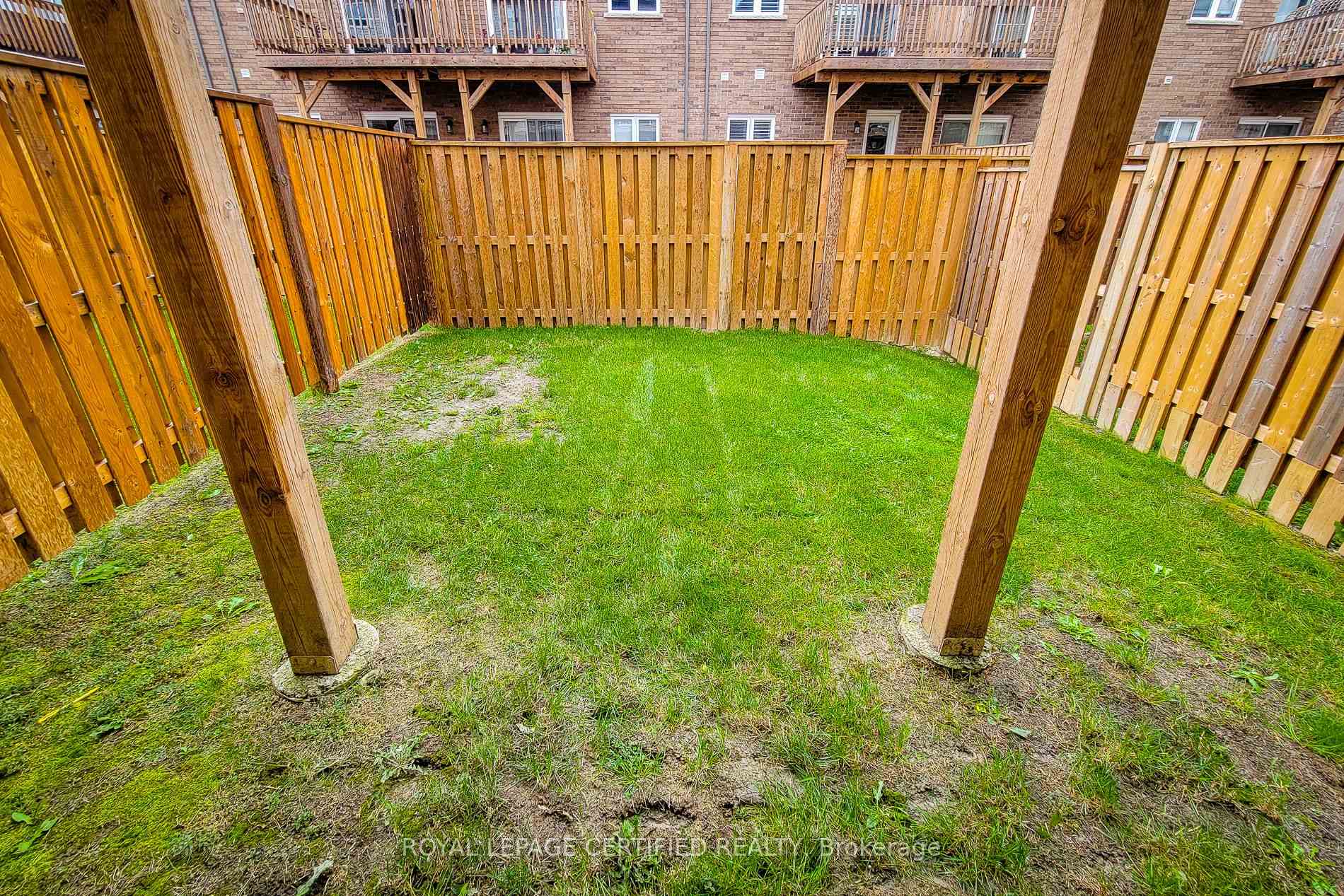 Photo 27 of 24 Aqua Lane N, Hamilton, Rural Ancaster — HOMEH