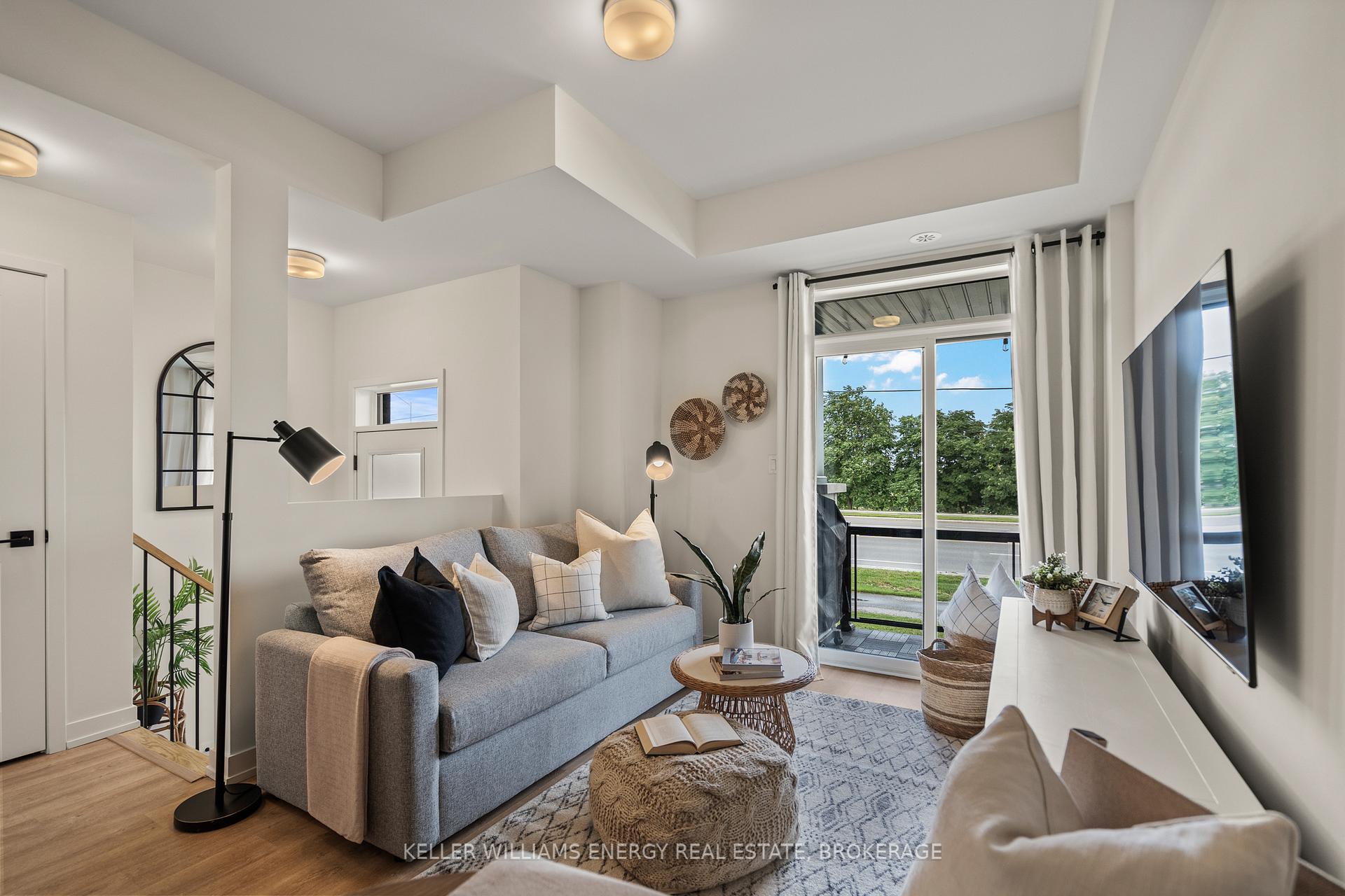 Photo 5 of Unit 302, 2550 Castlegate Crossing, Pickering, Duffin Heights — HOMEH