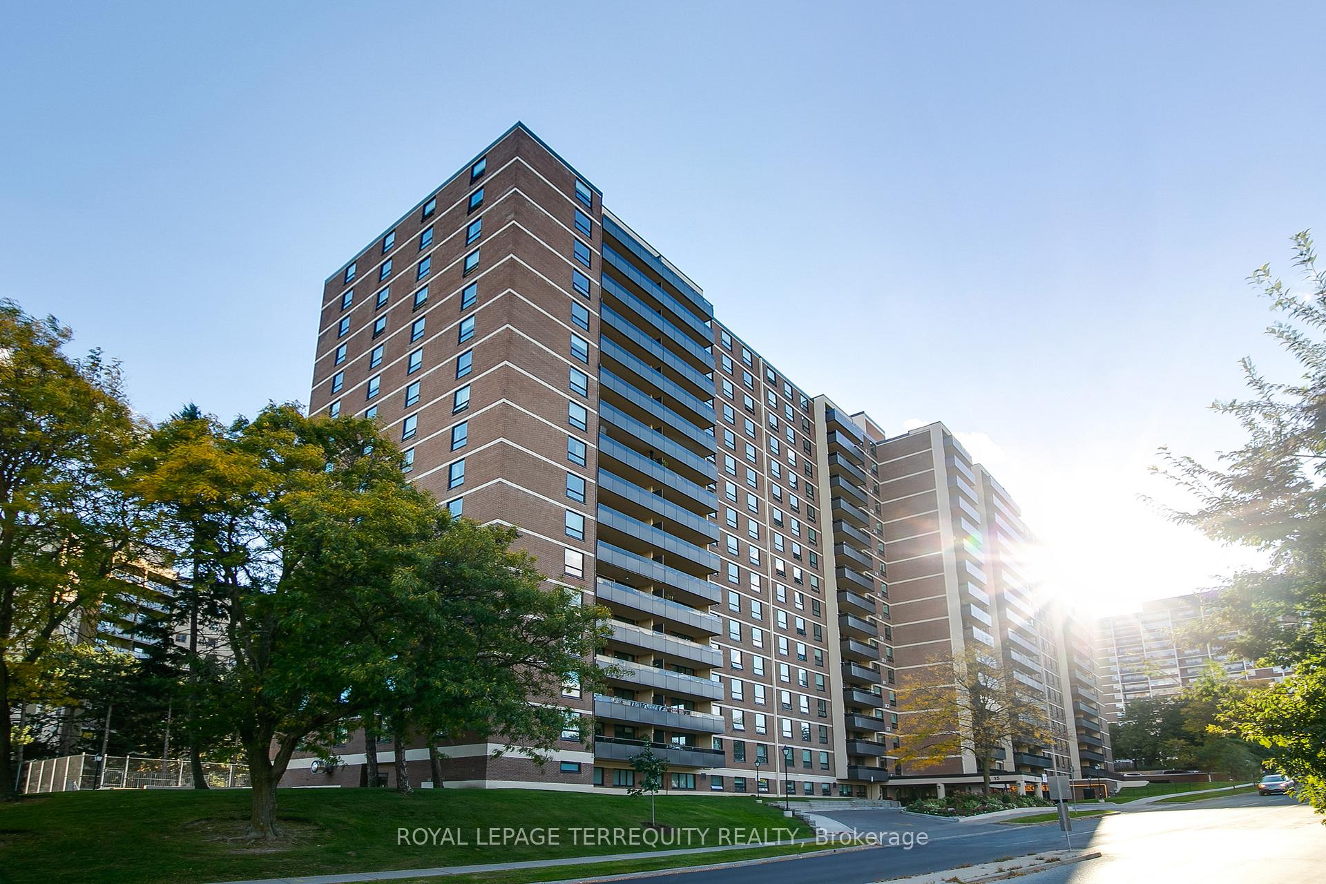 Front of Unit 701, 15 La Rose Avenue