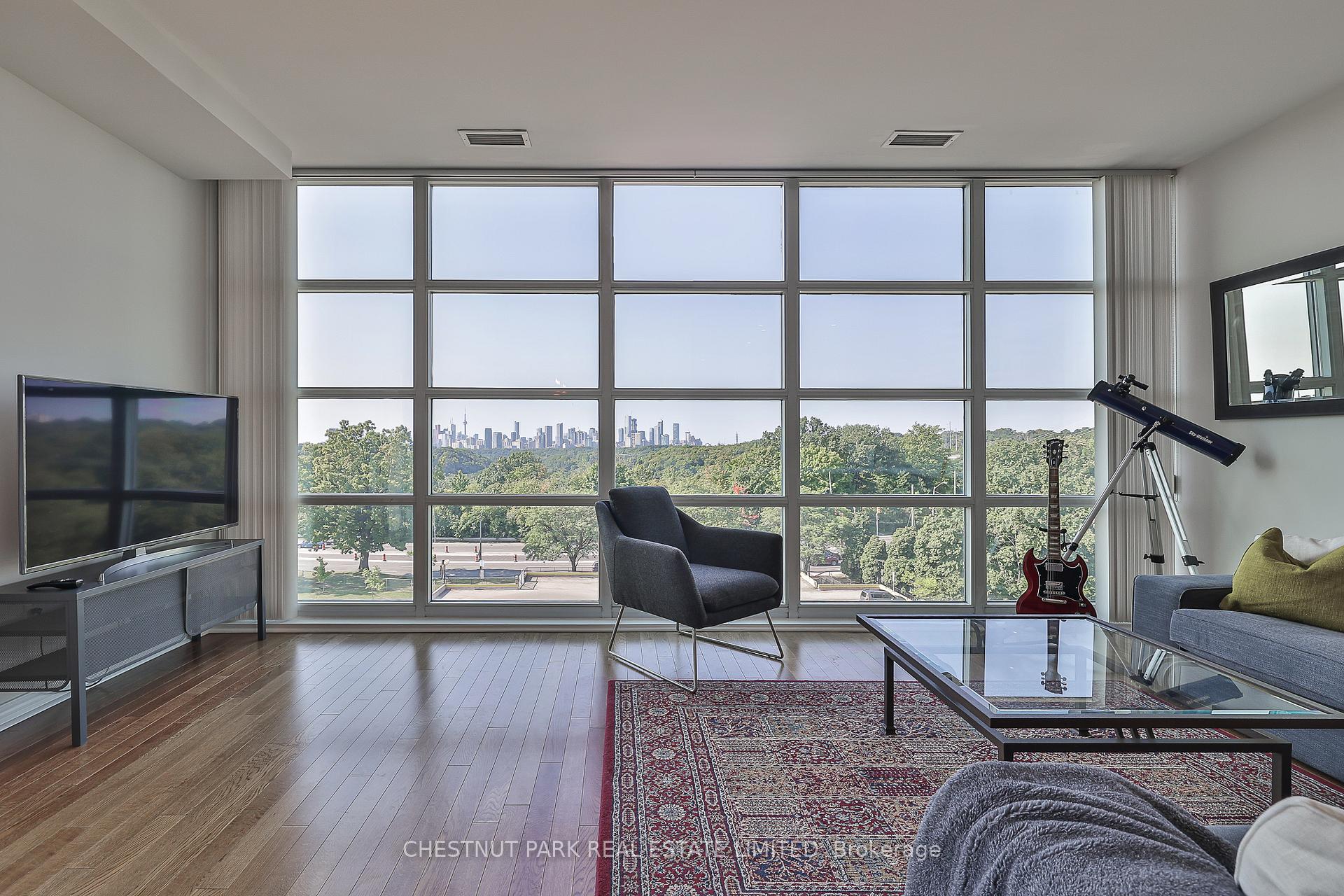Front of Unit 421, 1 Leaside Park Drive