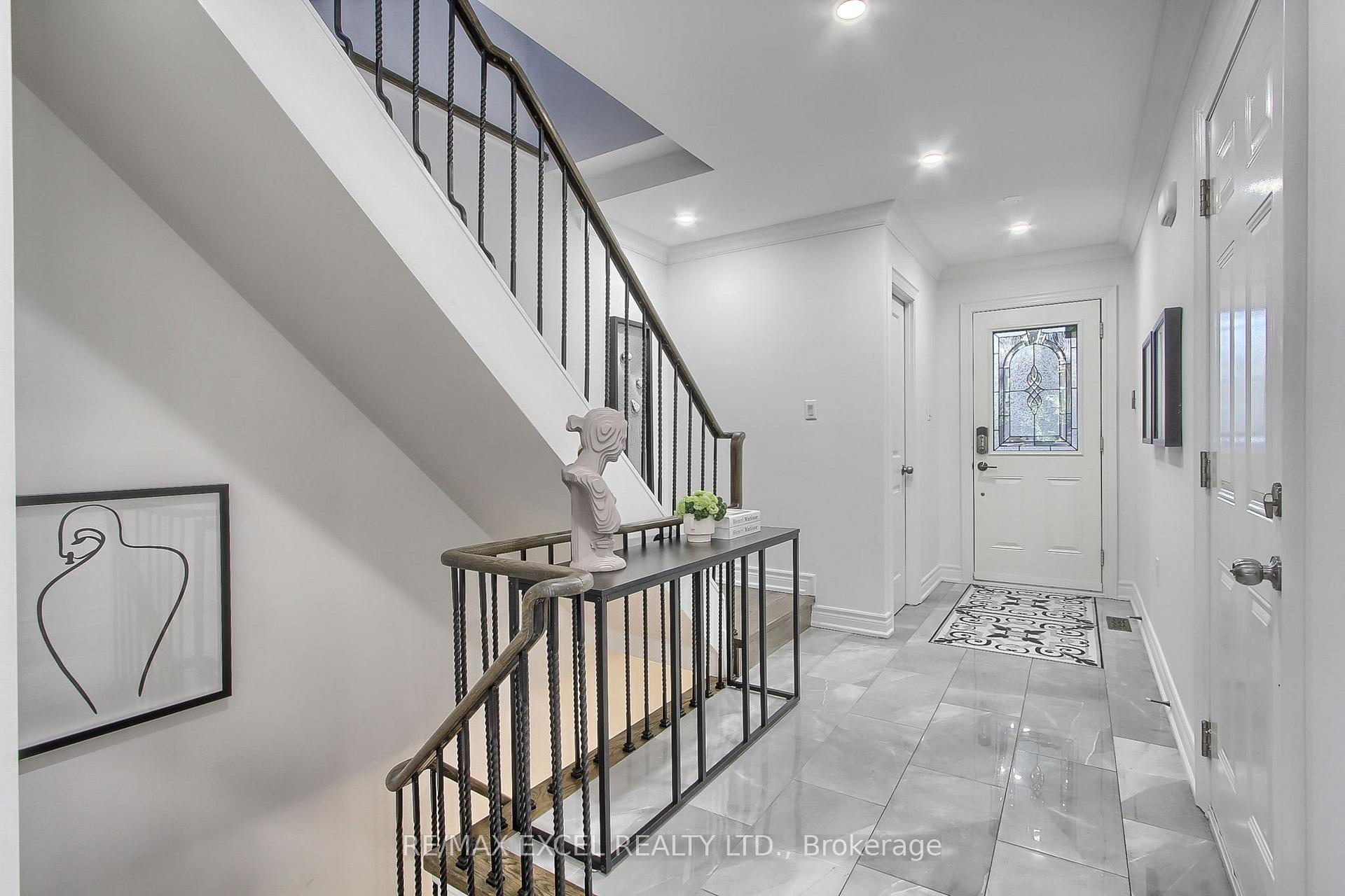 Photo 4 of 1 New Havens Way, Markham, Thornhill — HOMEH