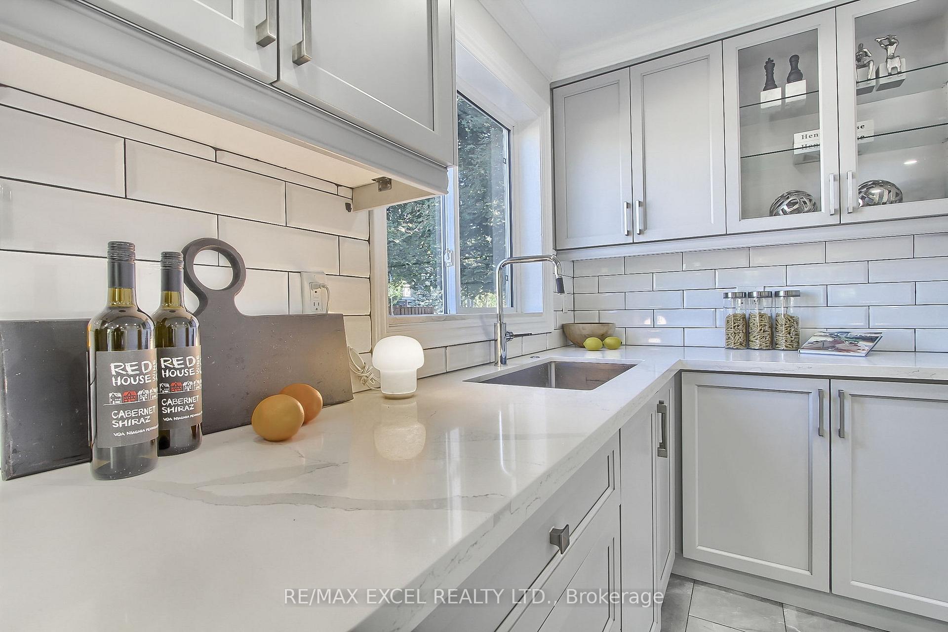 Photo 10 of 1 New Havens Way, Markham, Thornhill — HOMEH