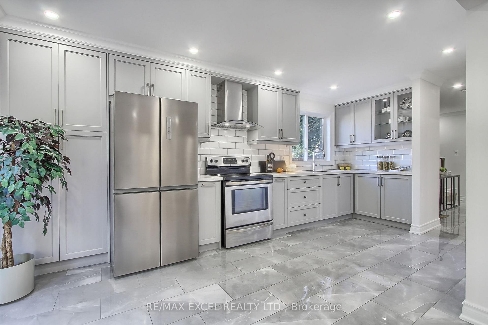 Photo 3 of 1 New Havens Way, Markham, Thornhill — HOMEH