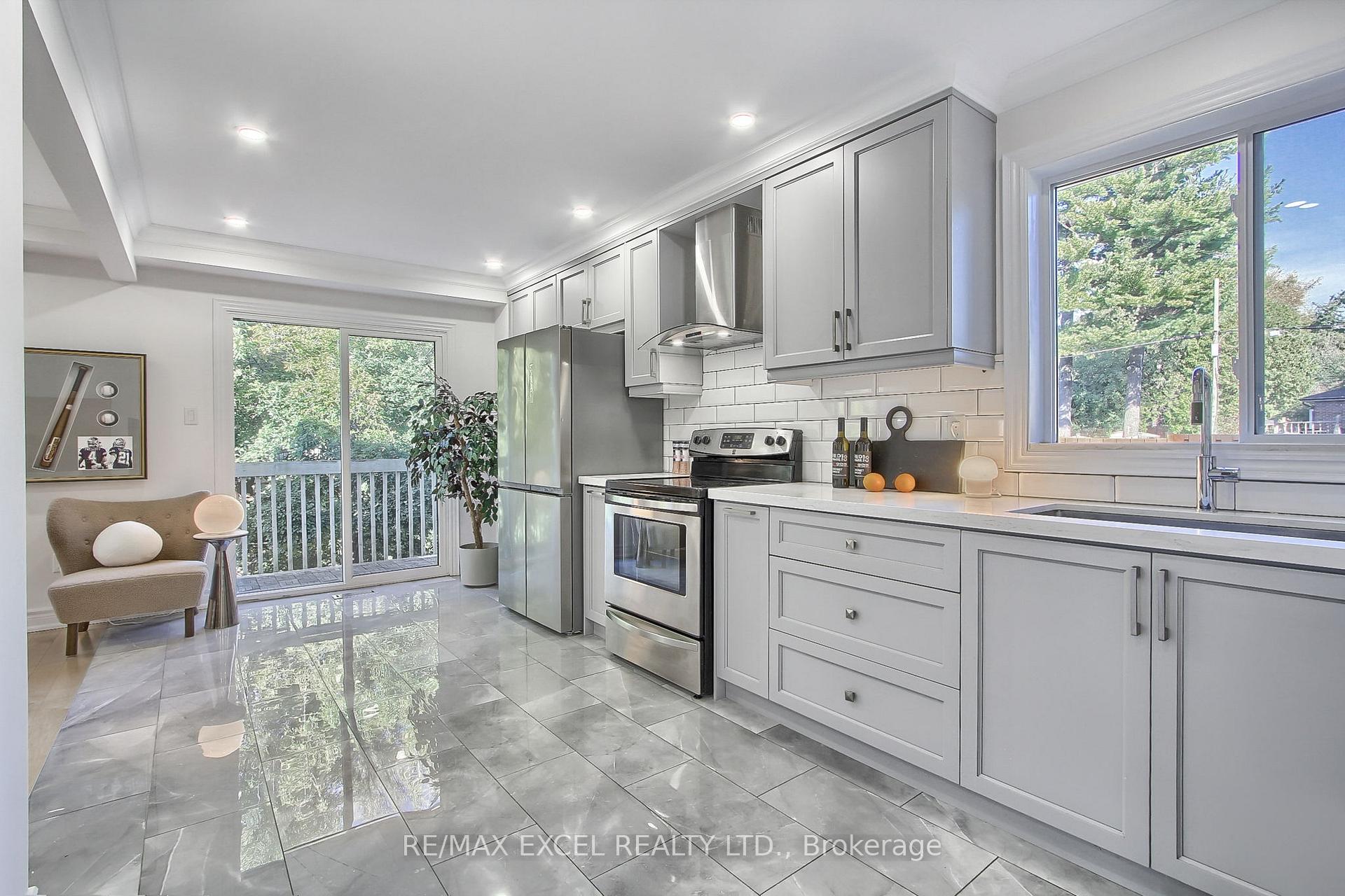 Photo 2 of 1 New Havens Way, Markham, Thornhill — HOMEH