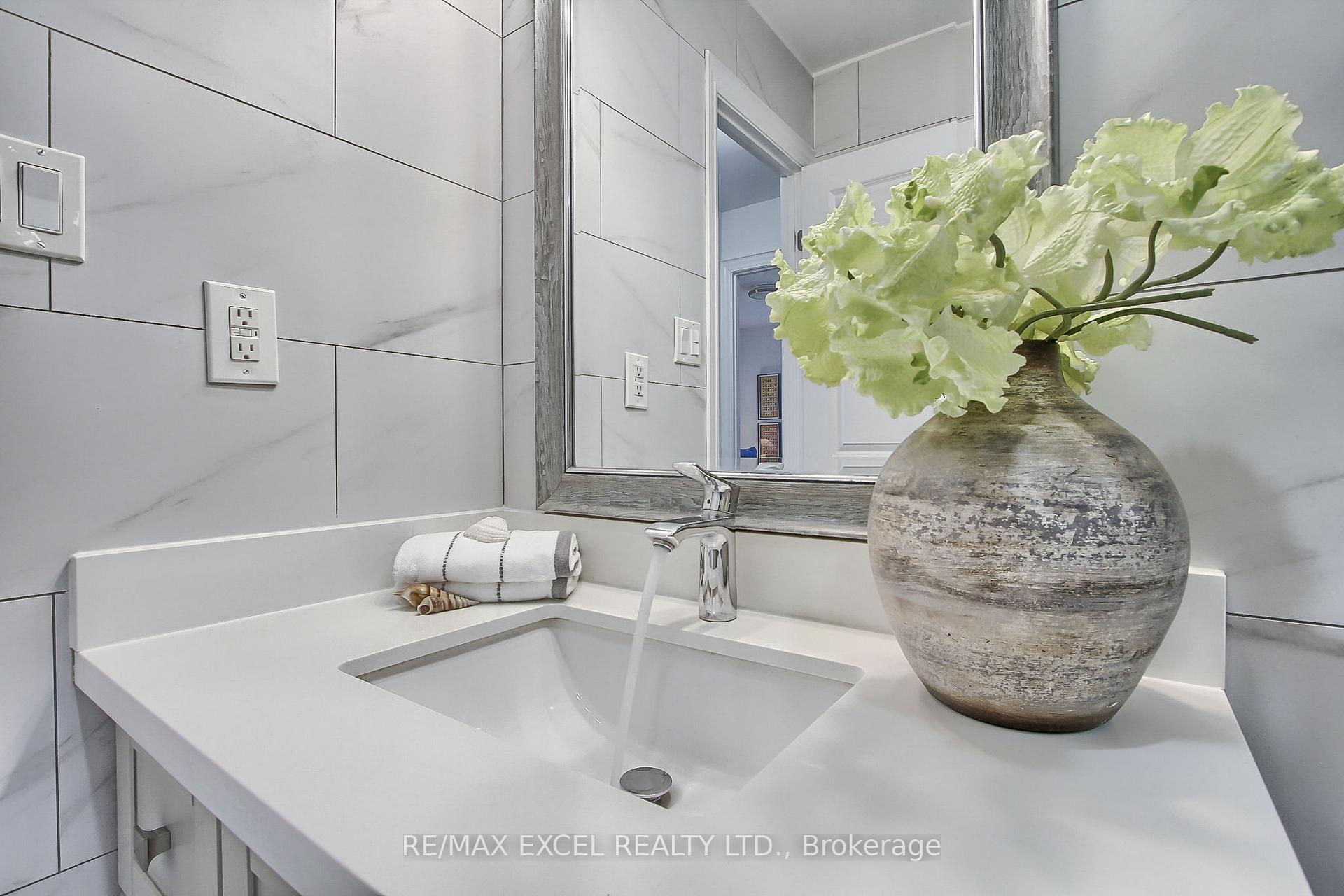 Photo 23 of 1 New Havens Way, Markham, Thornhill — HOMEH