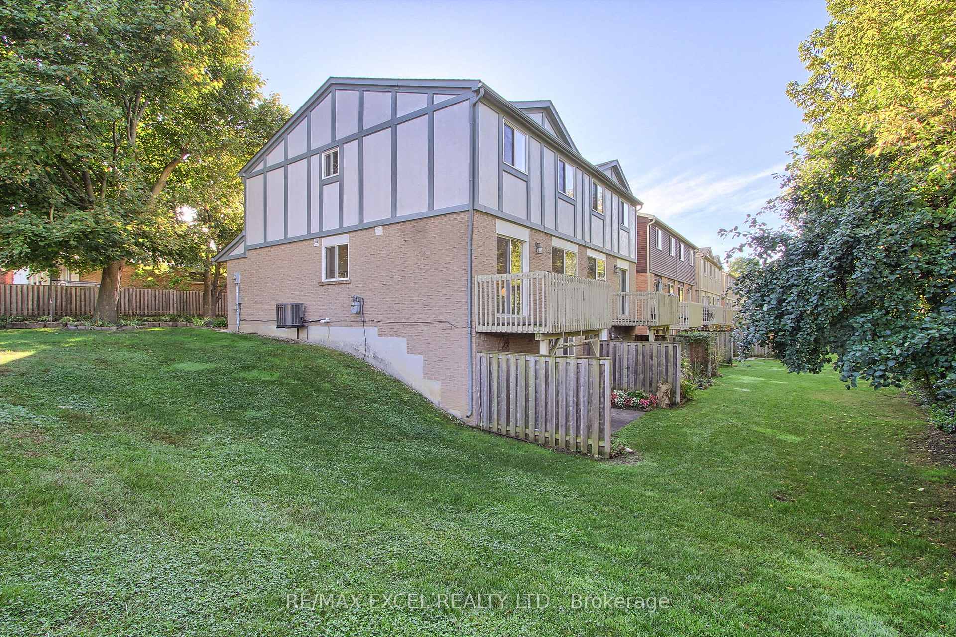 Photo 39 of 1 New Havens Way, Markham, Thornhill — HOMEH