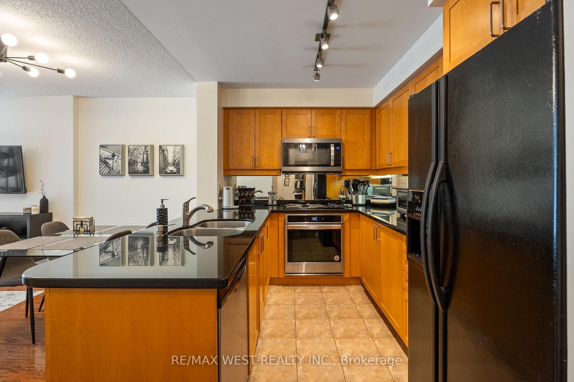 Photo 3 of Unit 201, 55 Lorindale Avenue, Toronto, Lawrence Park North — HOMEH