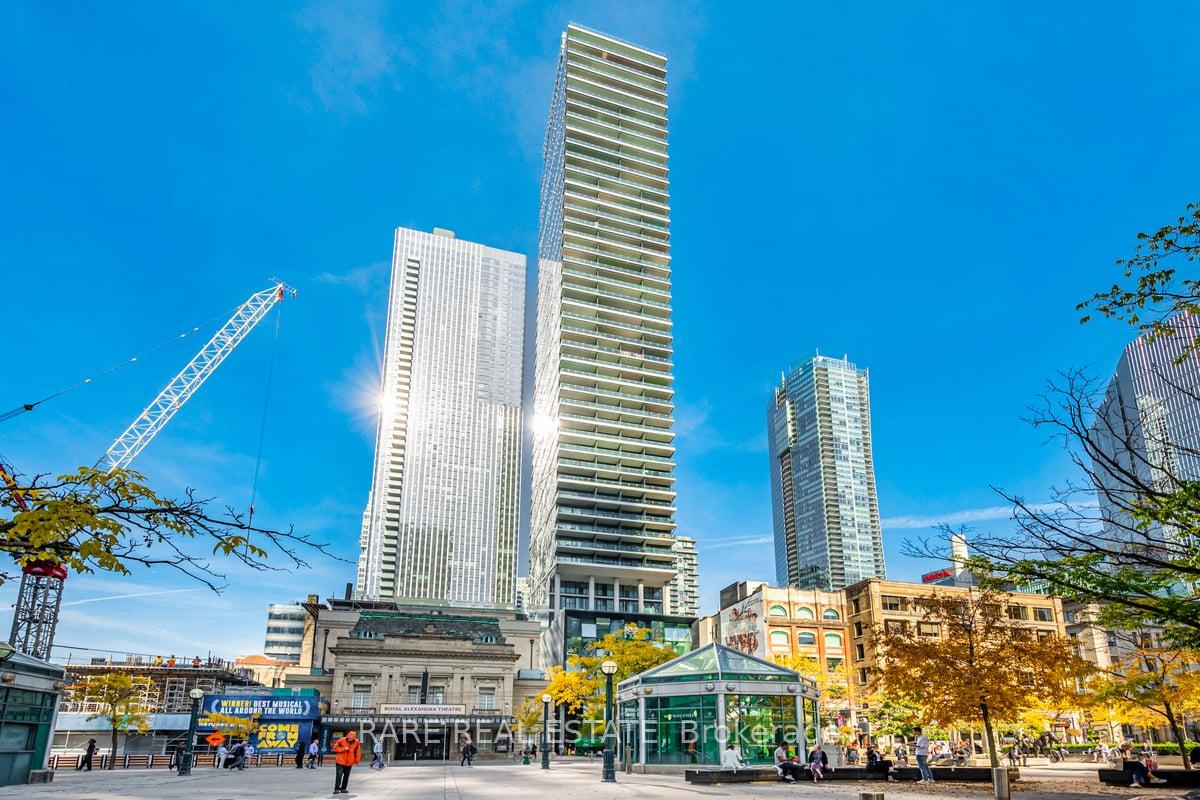 Front of Unit 2306, 224 King Street W
