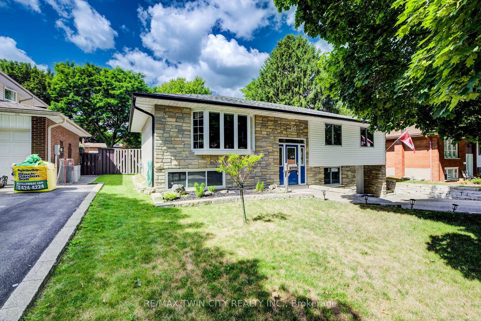 Photo 2 of 28 Elmhurst Crescent, Guelph, Junction/Onward Willow — HOMEH