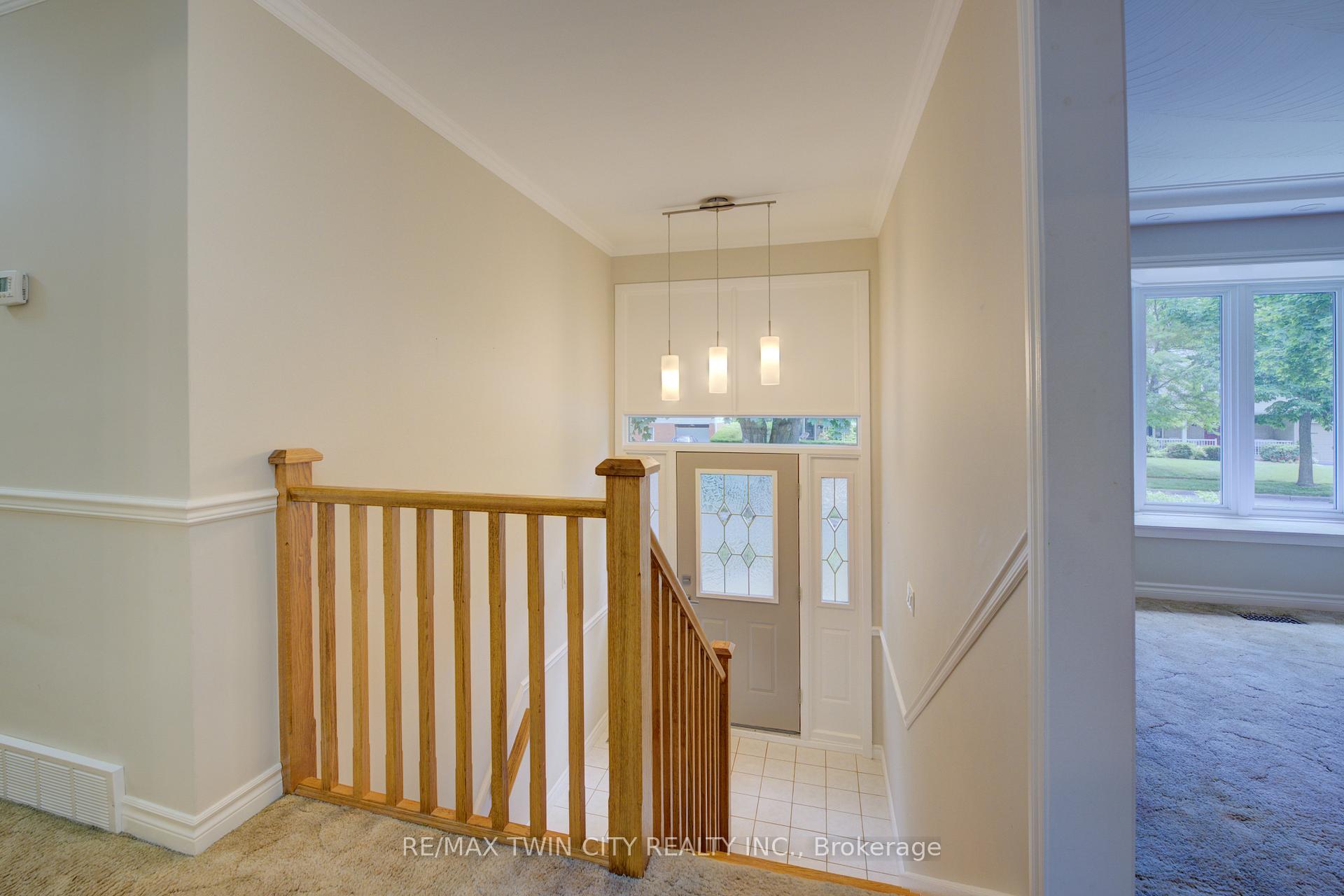 Photo 5 of 28 Elmhurst Crescent, Guelph, Junction/Onward Willow — HOMEH