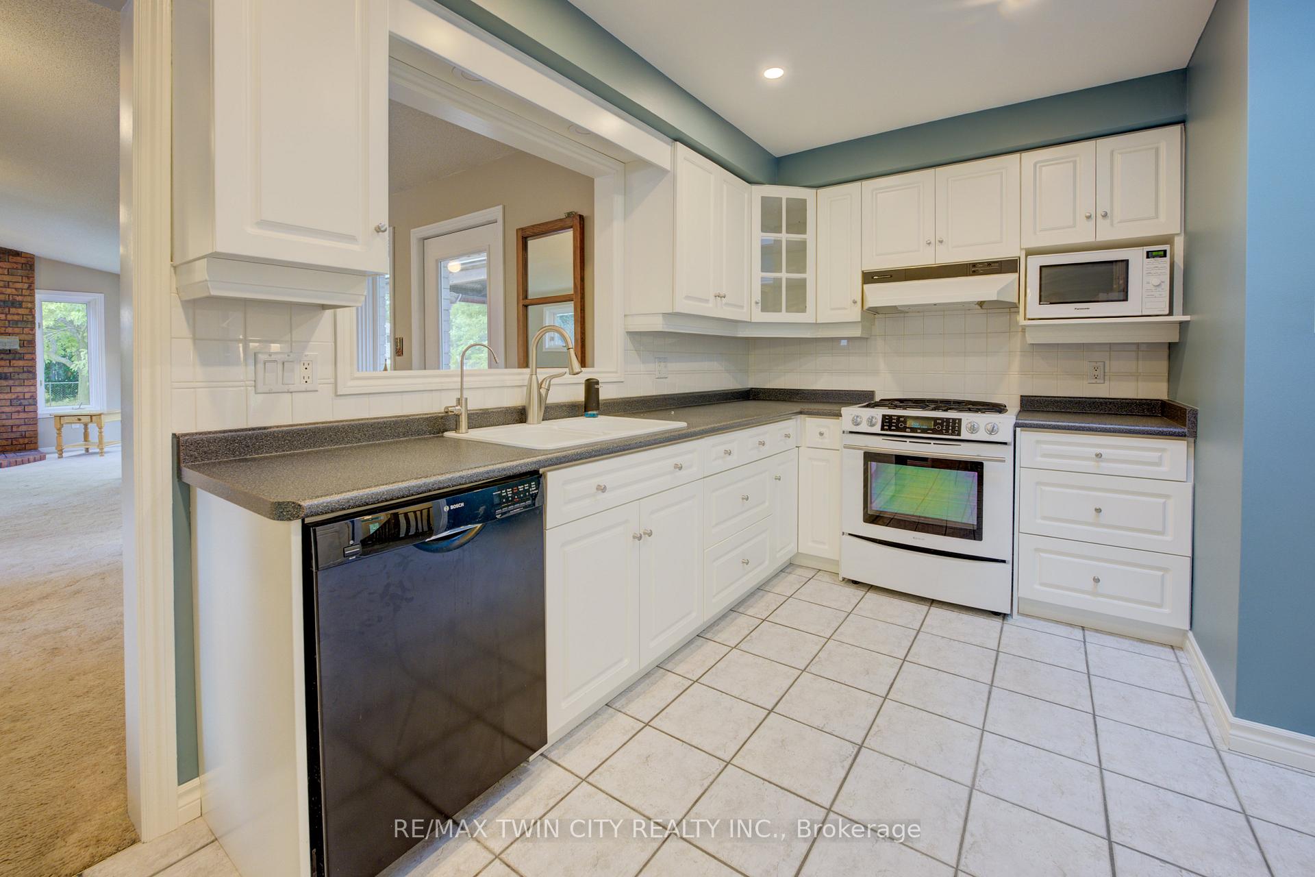 Photo 8 of 28 Elmhurst Crescent, Guelph, Junction/Onward Willow — HOMEH