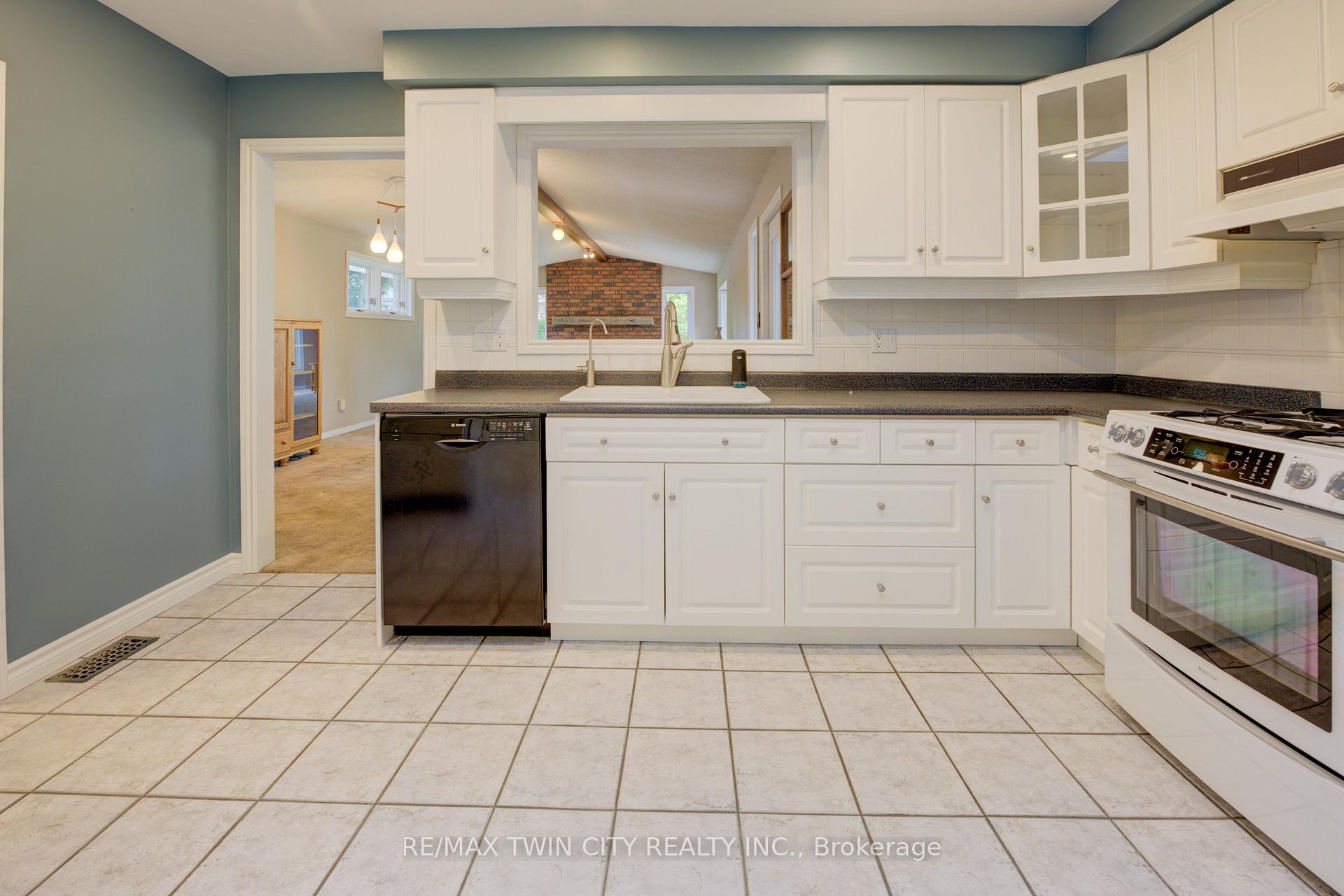 Photo 9 of 28 Elmhurst Crescent, Guelph, Junction/Onward Willow — HOMEH