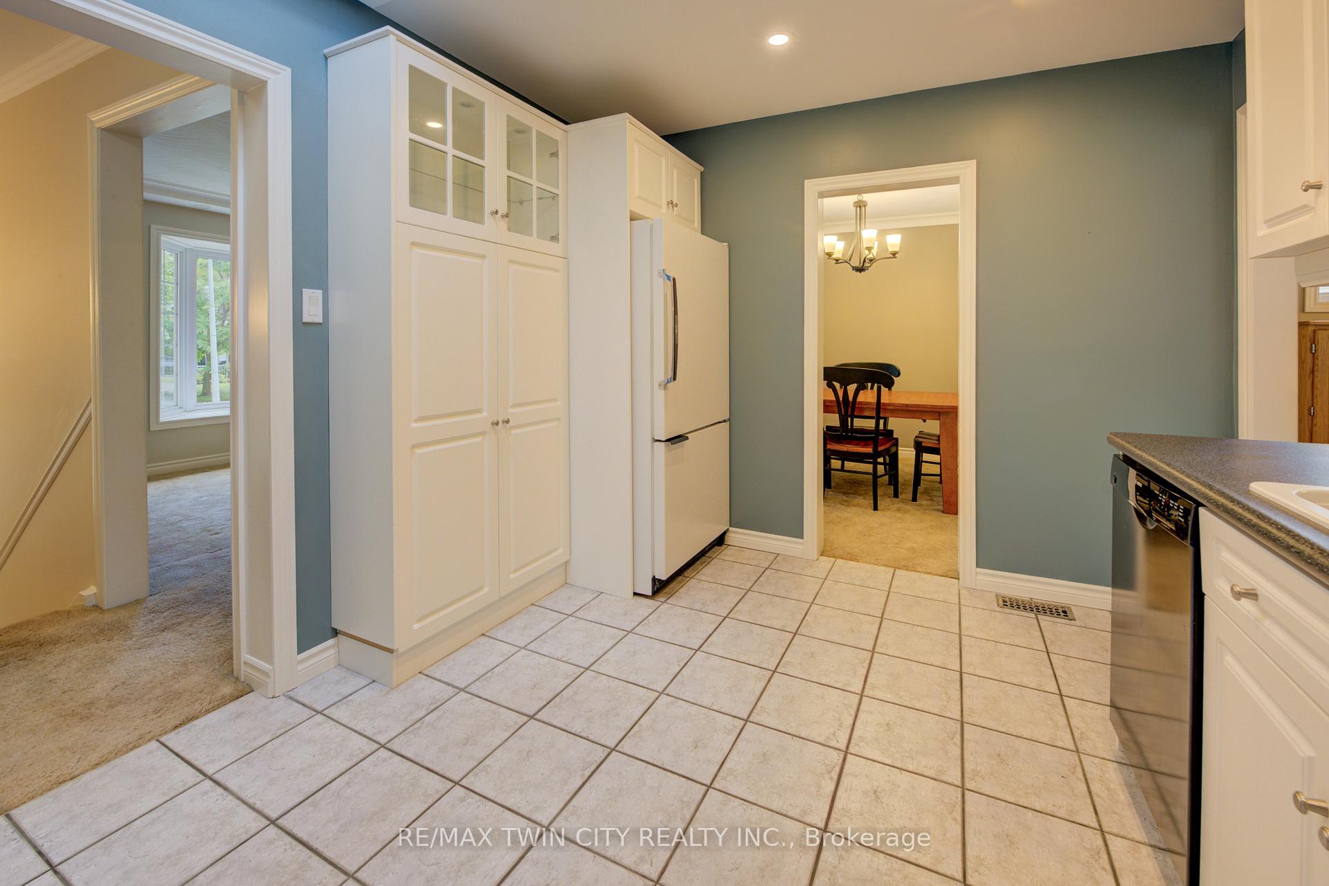 Photo 10 of 28 Elmhurst Crescent, Guelph, Junction/Onward Willow — HOMEH