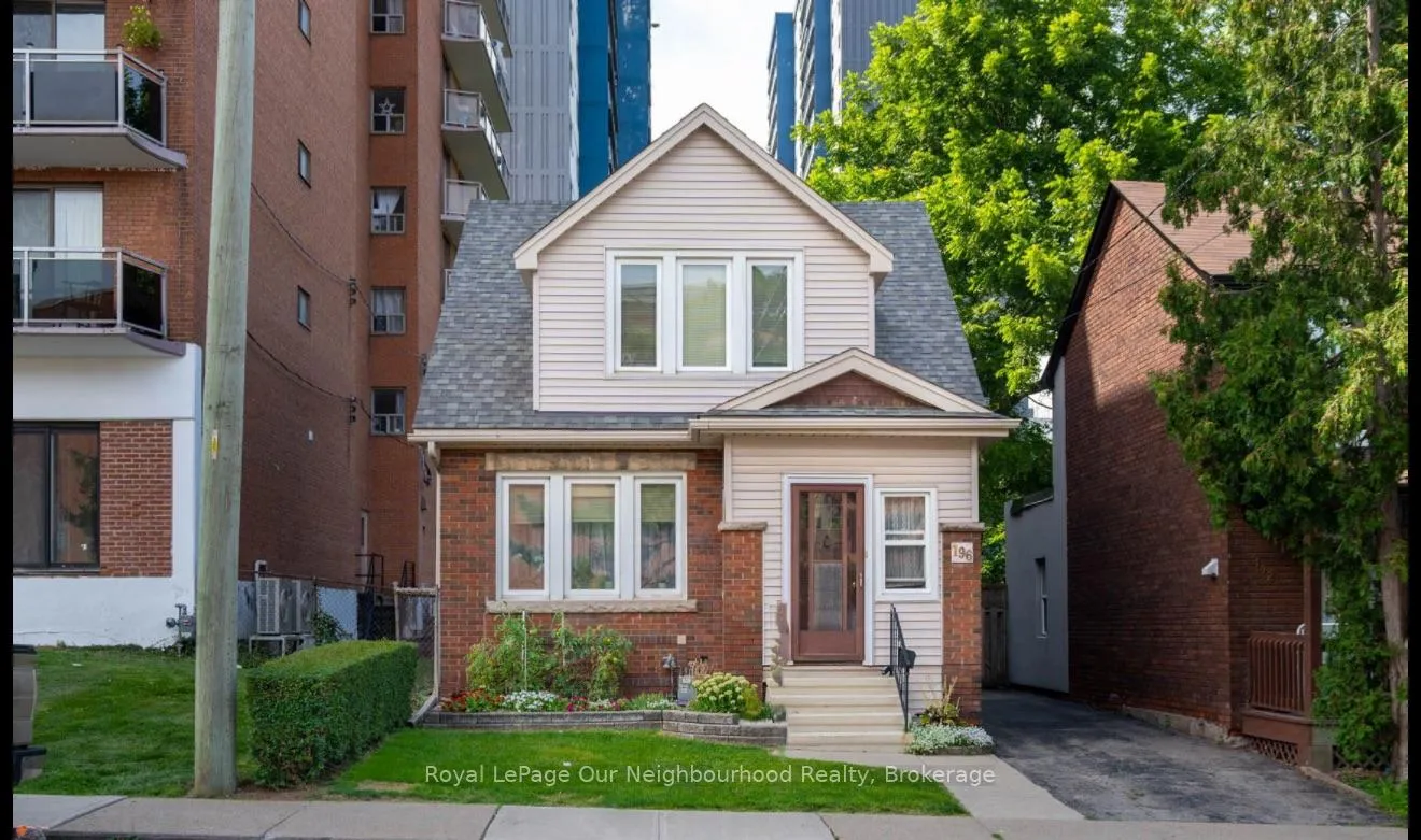 Front of Unit Upper, 196 Walnut Street S