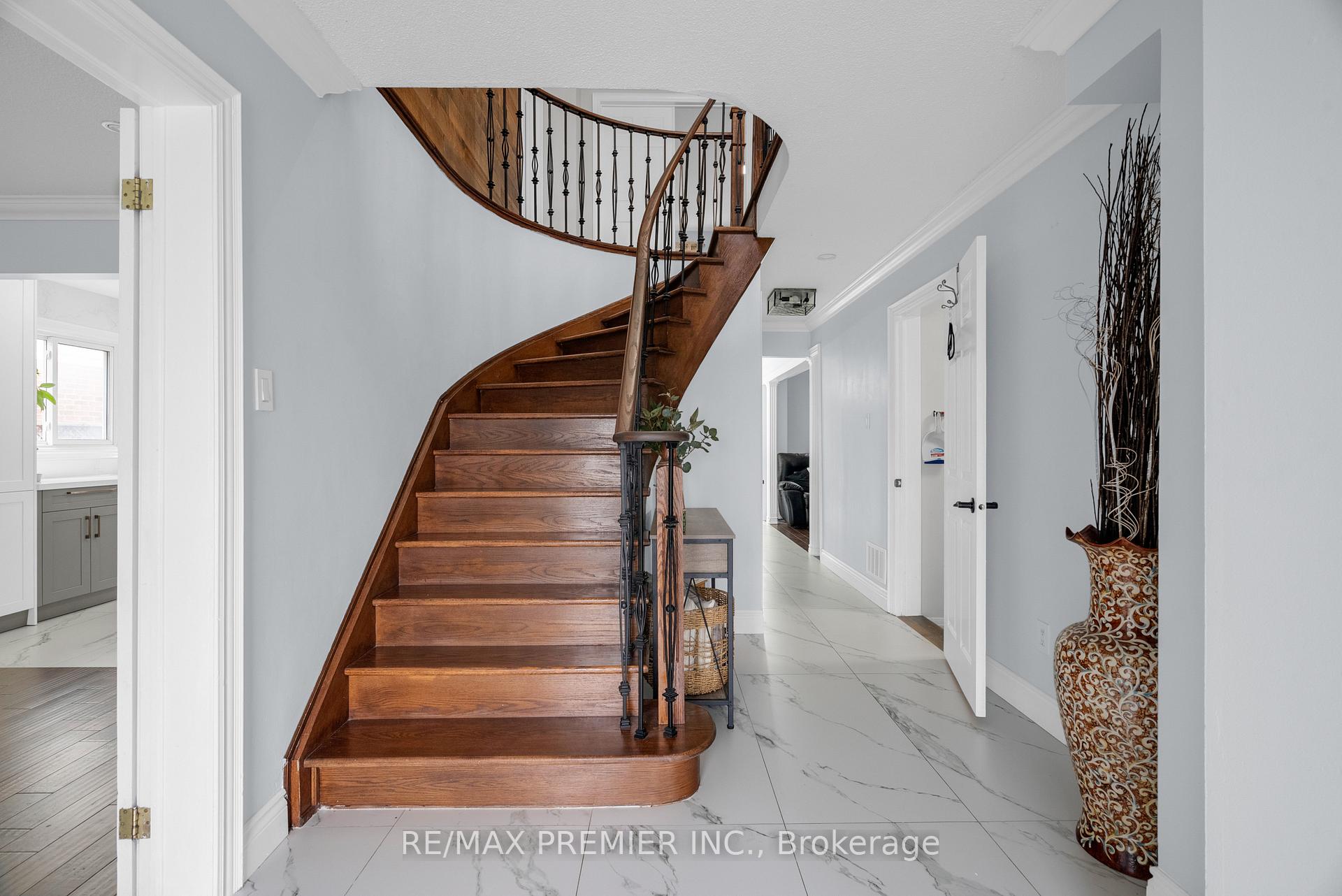 Photo 3 of 59 Glenabbey Drive, Clarington, Courtice — HOMEH