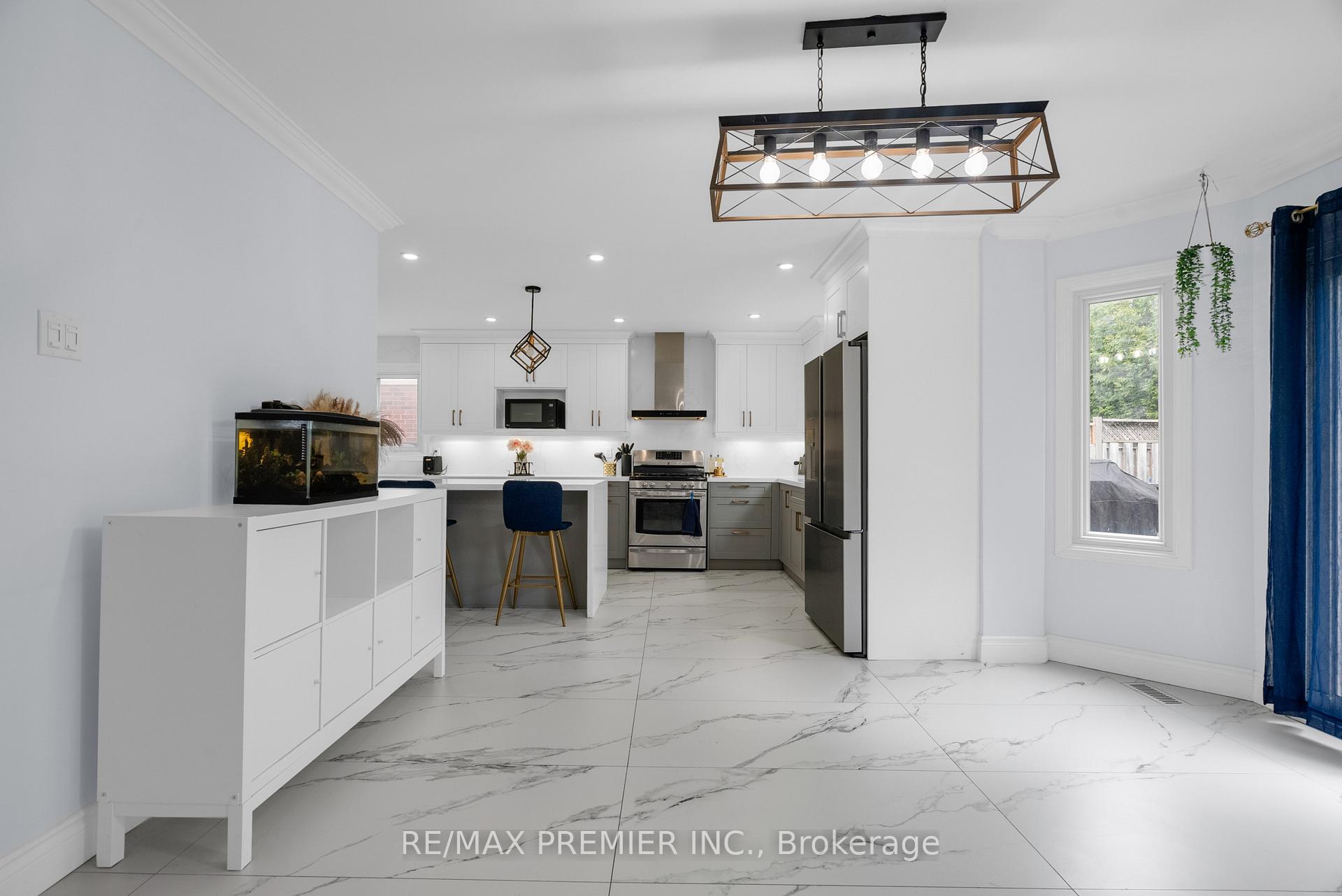 Photo 8 of 59 Glenabbey Drive, Clarington, Courtice — HOMEH