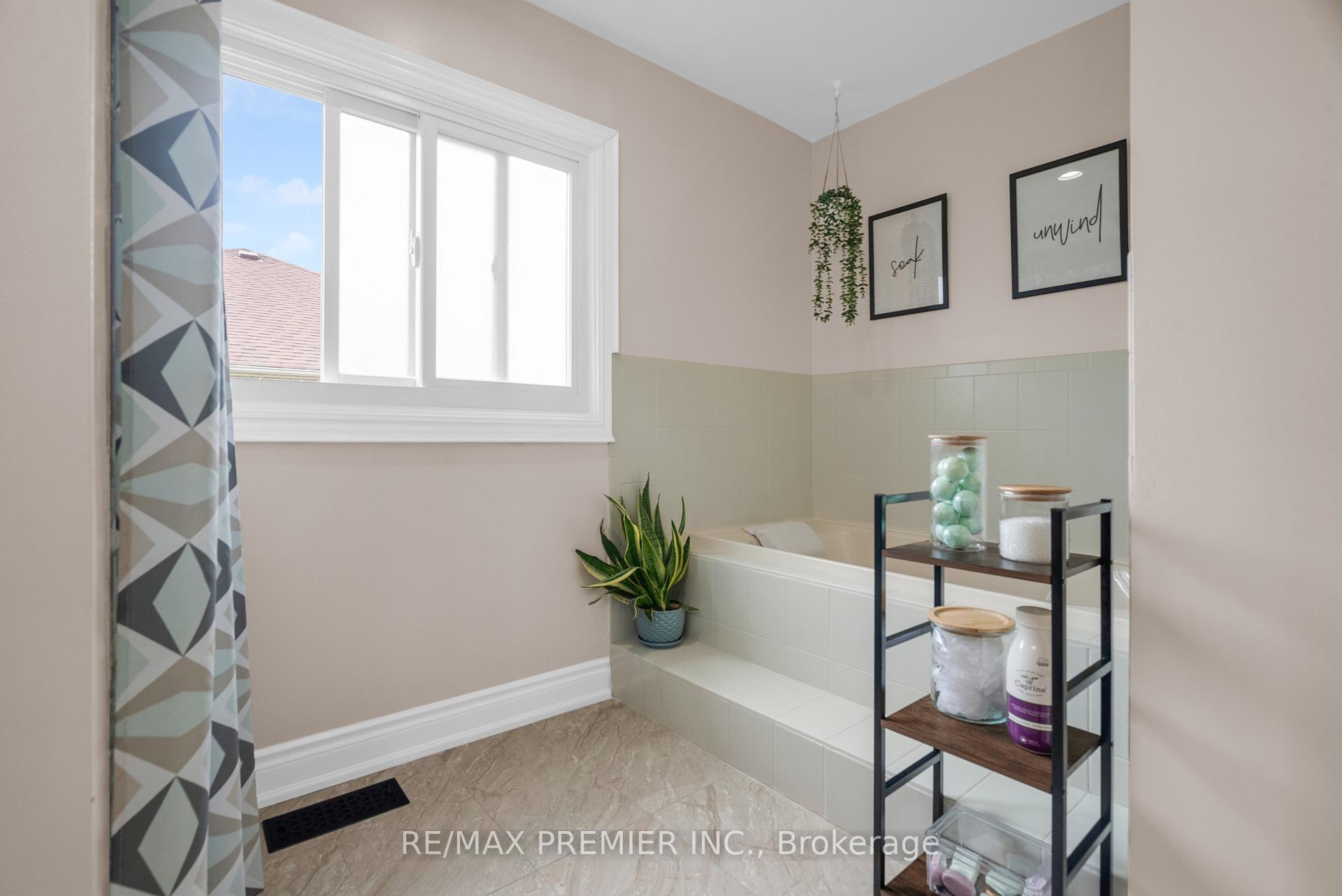Photo 22 of 59 Glenabbey Drive, Clarington, Courtice — HOMEH