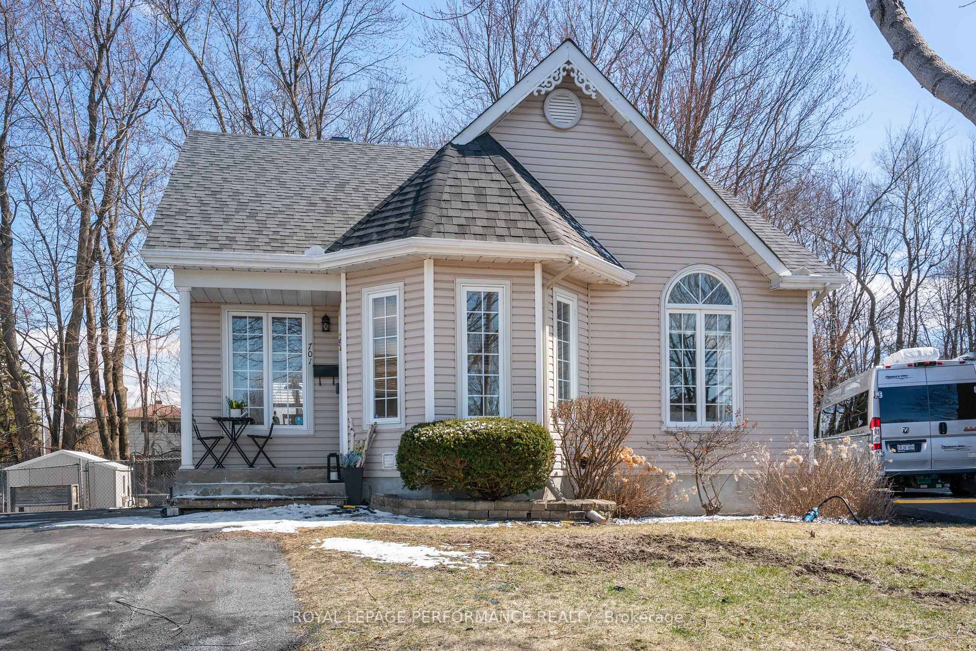 Front of 701 Robin Court