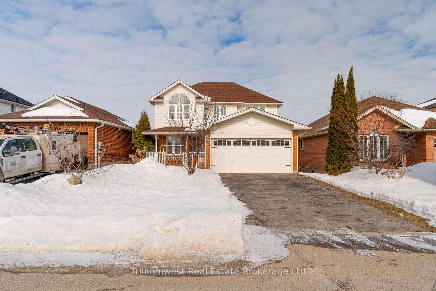 Photo 2 of 23 Moffatt Lane, Guelph, Clairfields/Hanlon Business Park — HOMEH