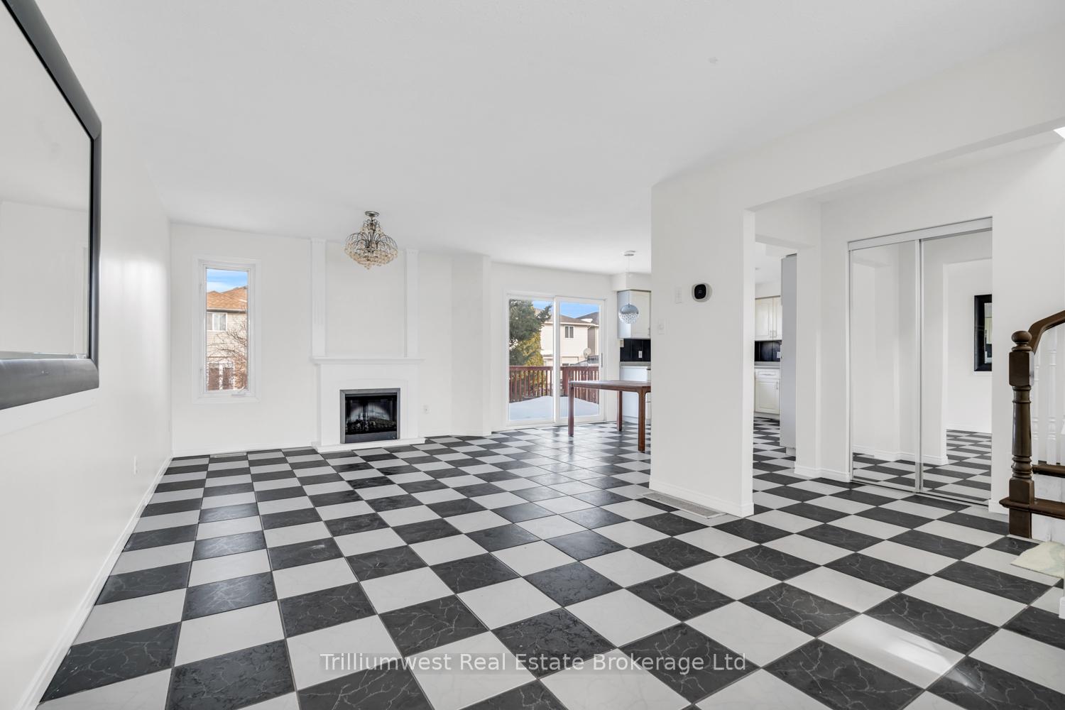 Photo 7 of 23 Moffatt Lane, Guelph, Clairfields/Hanlon Business Park — HOMEH
