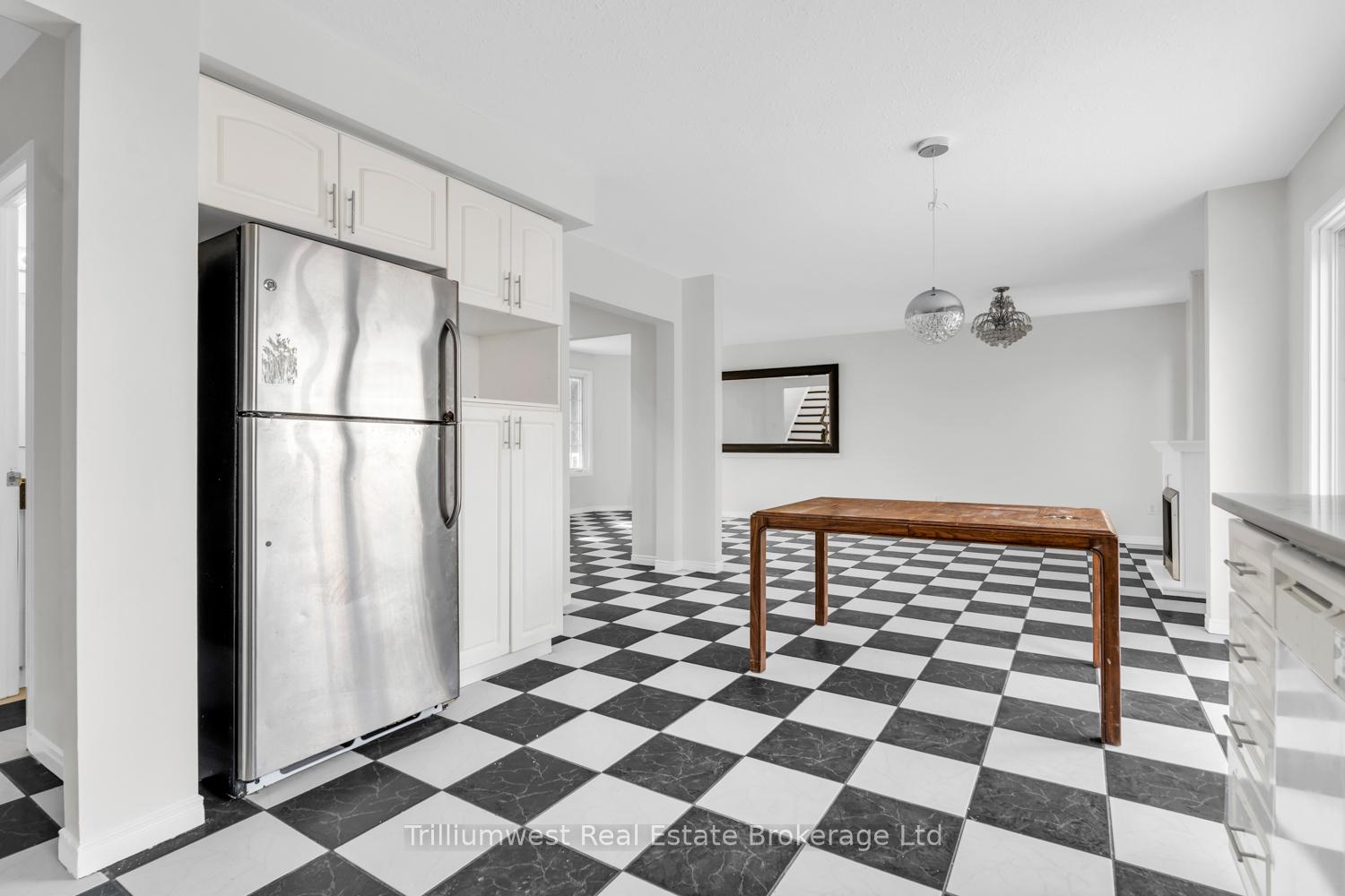 Photo 13 of 23 Moffatt Lane, Guelph, Clairfields/Hanlon Business Park — HOMEH