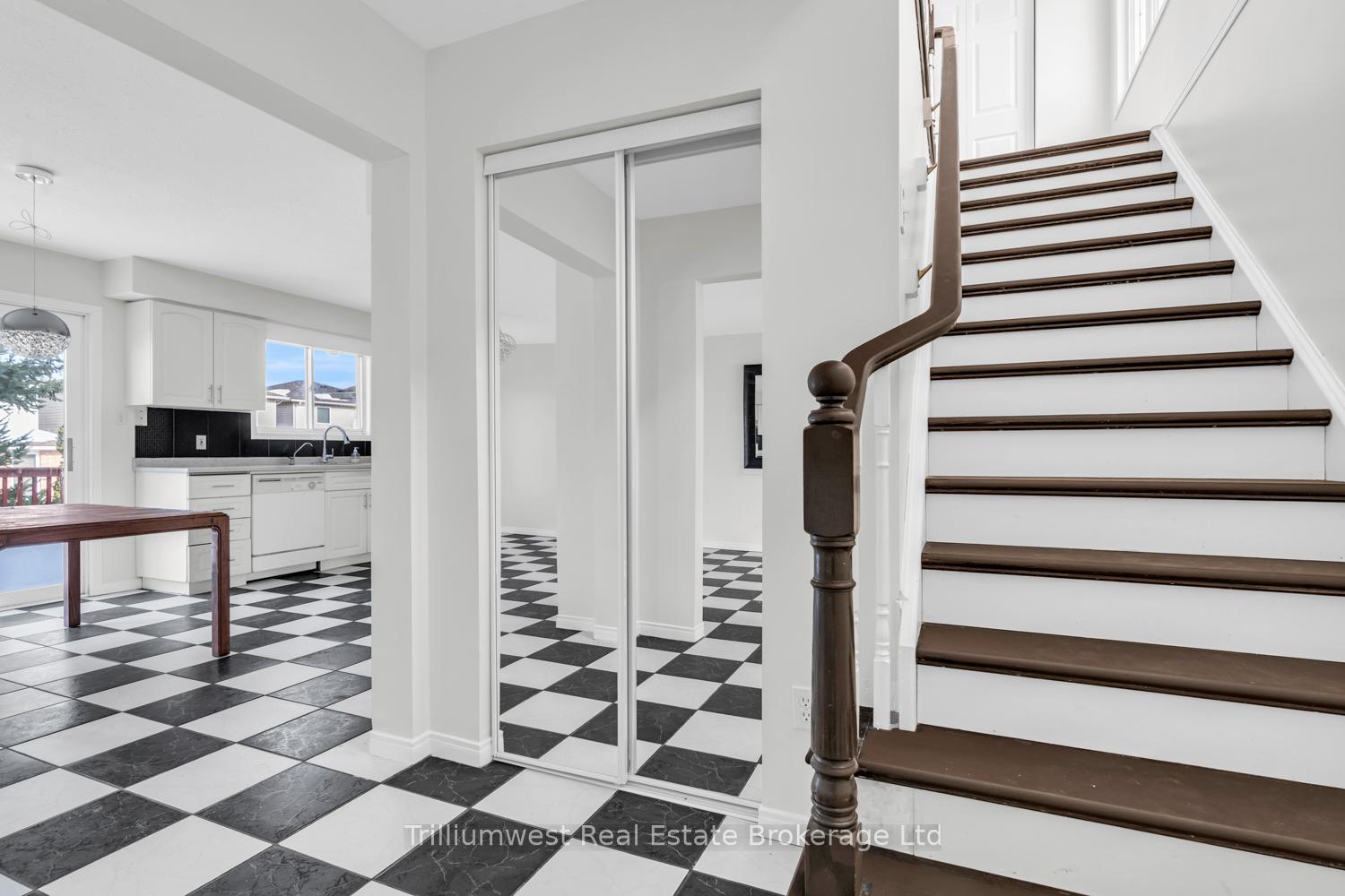 Photo 16 of 23 Moffatt Lane, Guelph, Clairfields/Hanlon Business Park — HOMEH